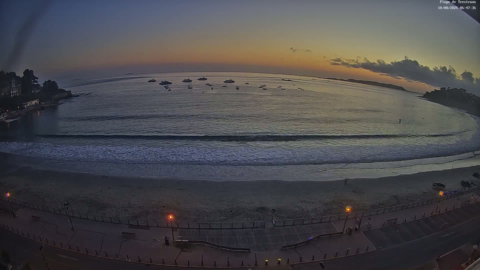 Perros-Guirec, Plage de Trestaou Beach Live Cam - Lannion, Cotes-d'Armor, Bretagne, France