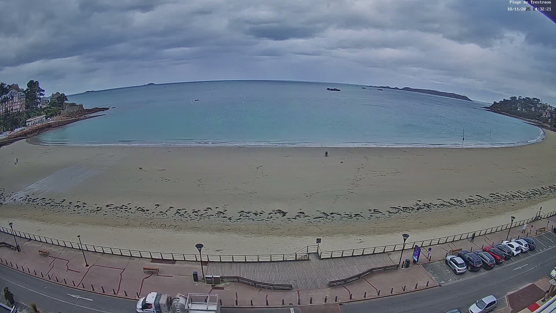 Perros-Guirec, Plage de Trestaou Beach Live Cam - Lannion, Cotes-d'Armor, Bretagne, France