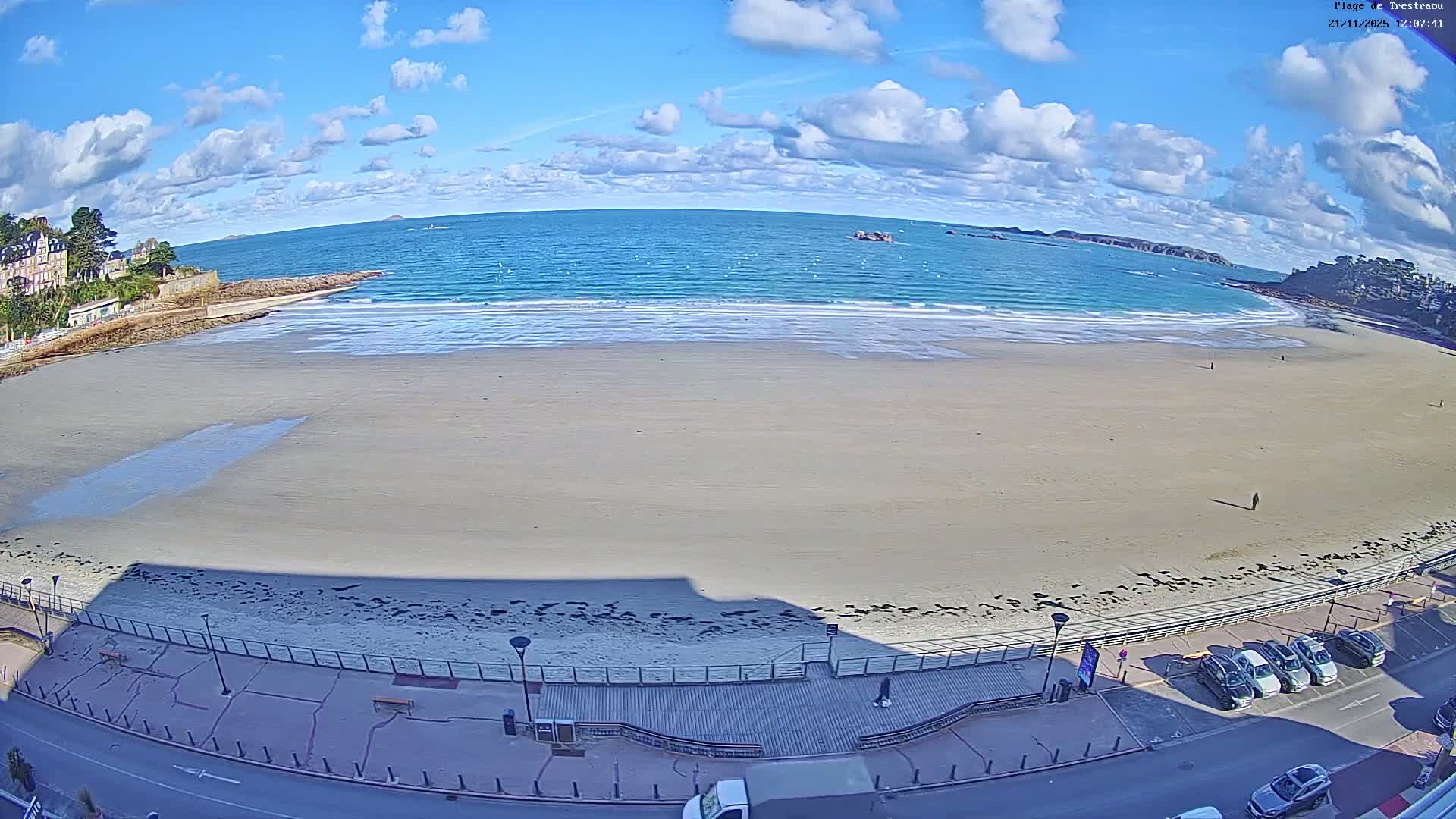 Perros-Guirec, Plage de Trestaou Beach Live Cam - Lannion, Cotes-d'Armor, Bretagne, France