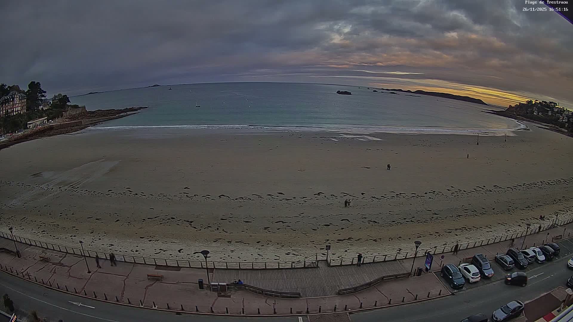 Perros-Guirec, Plage de Trestaou Beach Live Cam - Lannion, Cotes-d'Armor, Bretagne, France