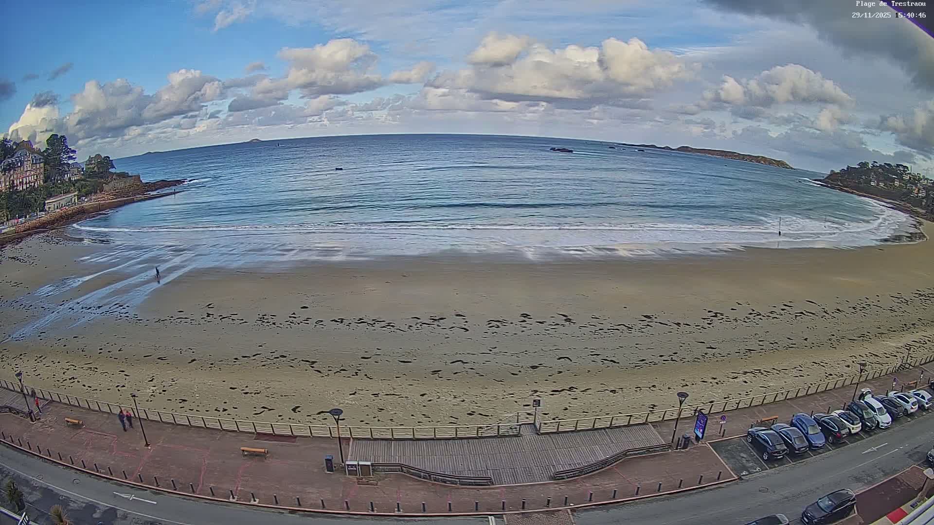 Perros-Guirec, Plage de Trestaou Beach Live Cam - Lannion, Cotes-d'Armor, Bretagne, France