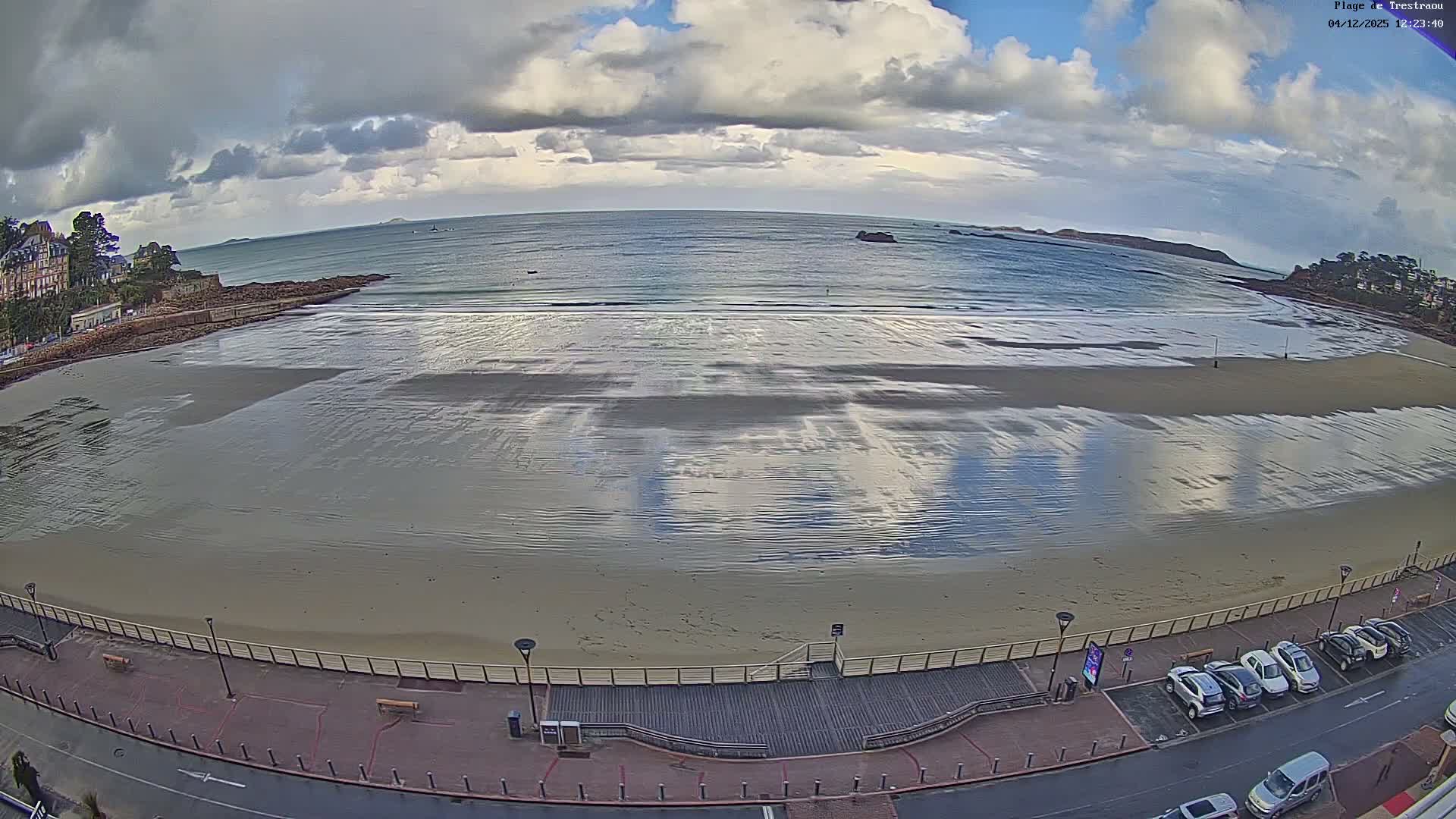 Perros-Guirec, Plage de Trestaou Beach Live Cam - Lannion, Cotes-d'Armor, Bretagne, France