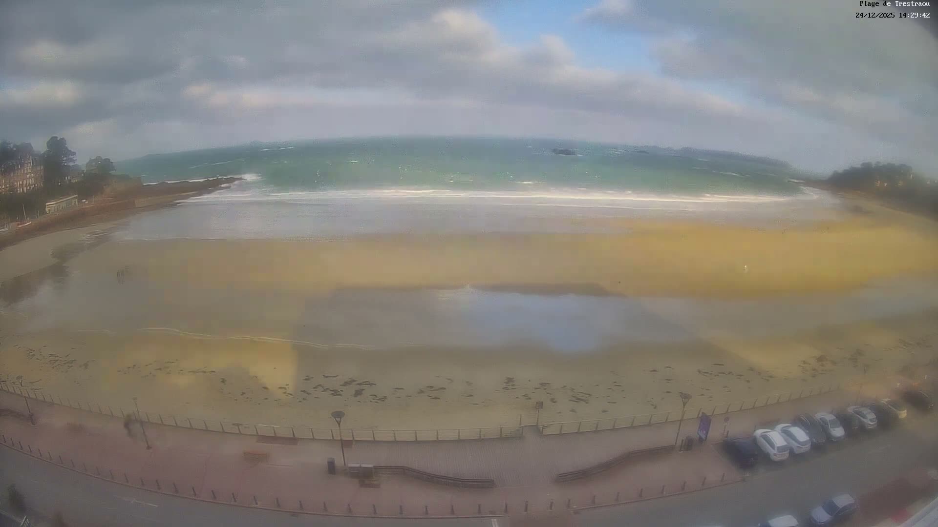Perros-Guirec, Plage de Trestaou Beach Live Cam - Lannion, Cotes-d'Armor, Bretagne, France