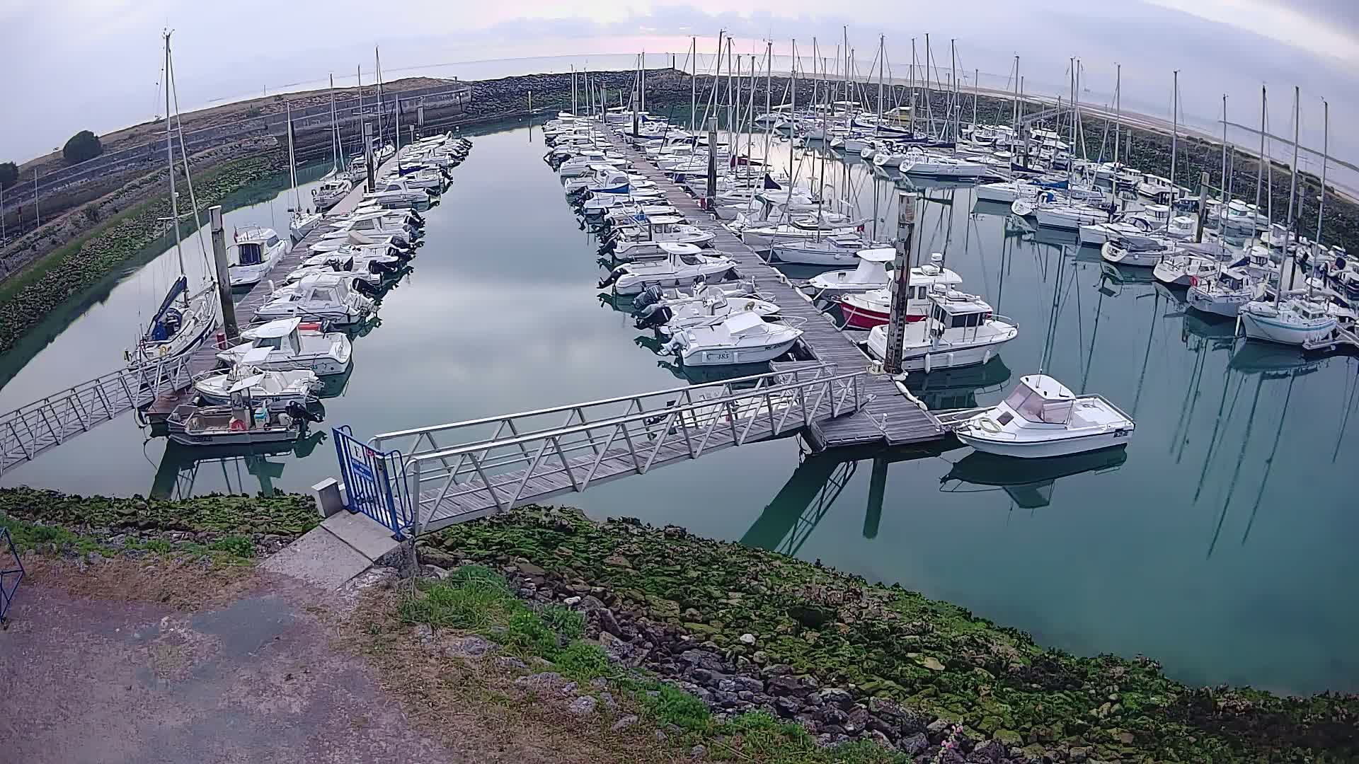 Oleron - Le Douhet Marine Live Cam - Rochefort, Charente-Maritime, Nouvelle-Aquitaine, France