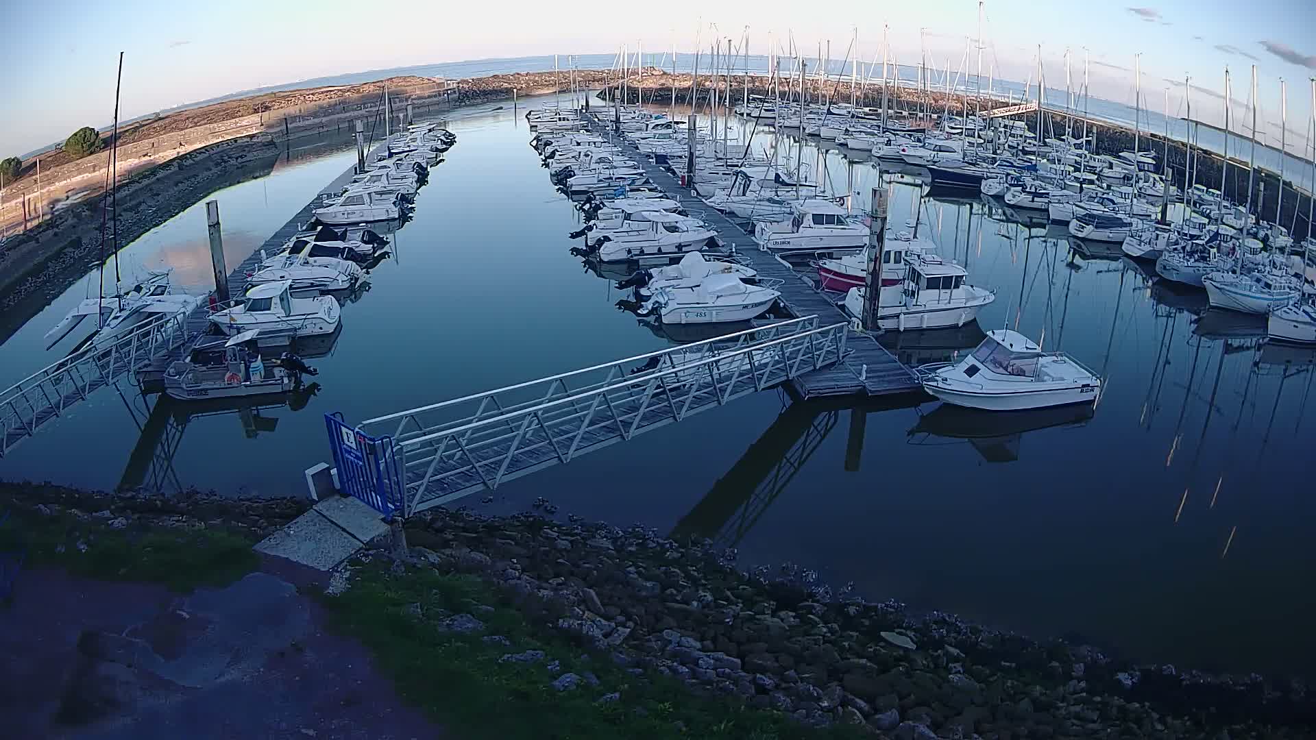 Oleron - Le Douhet Marine Live Cam - Rochefort, Charente-Maritime, Nouvelle-Aquitaine, France