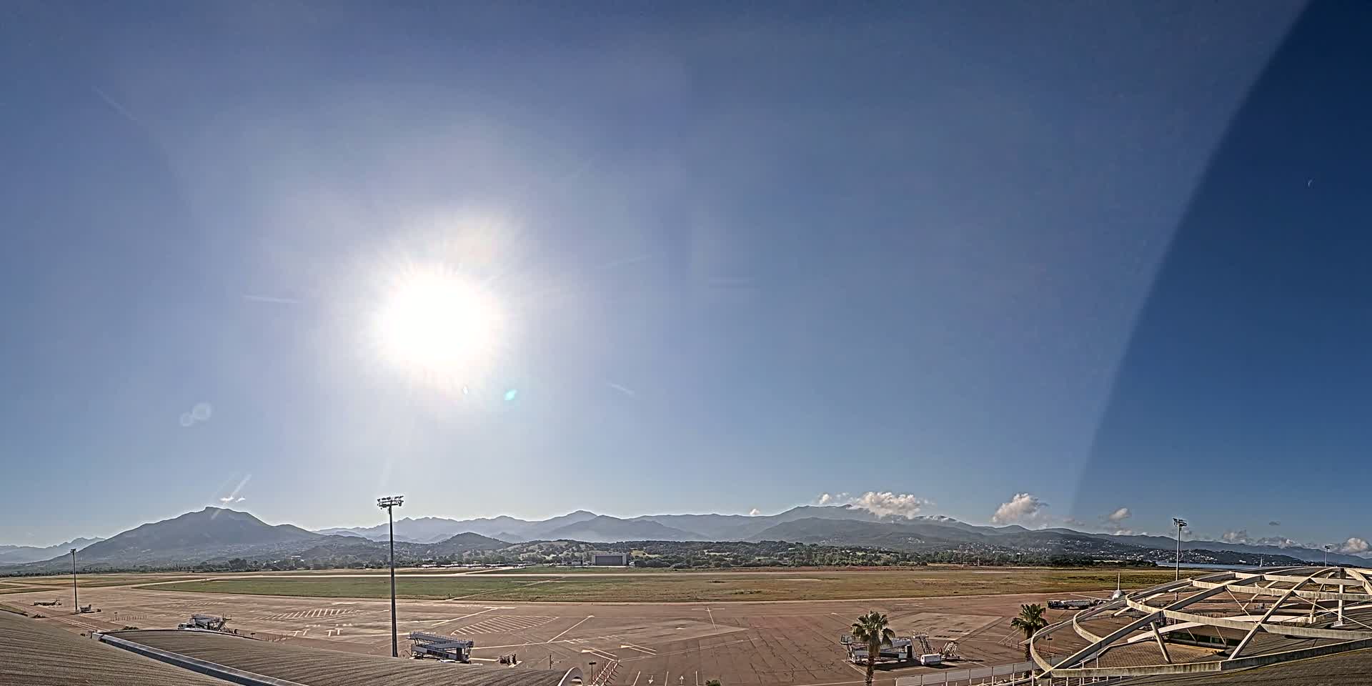 Aéroport Ajaccio Napoleon Bonaparte Airport Live Cam  AJA/LFKJ-  Ajaccio, Corse-du-Sud, Corse , France
