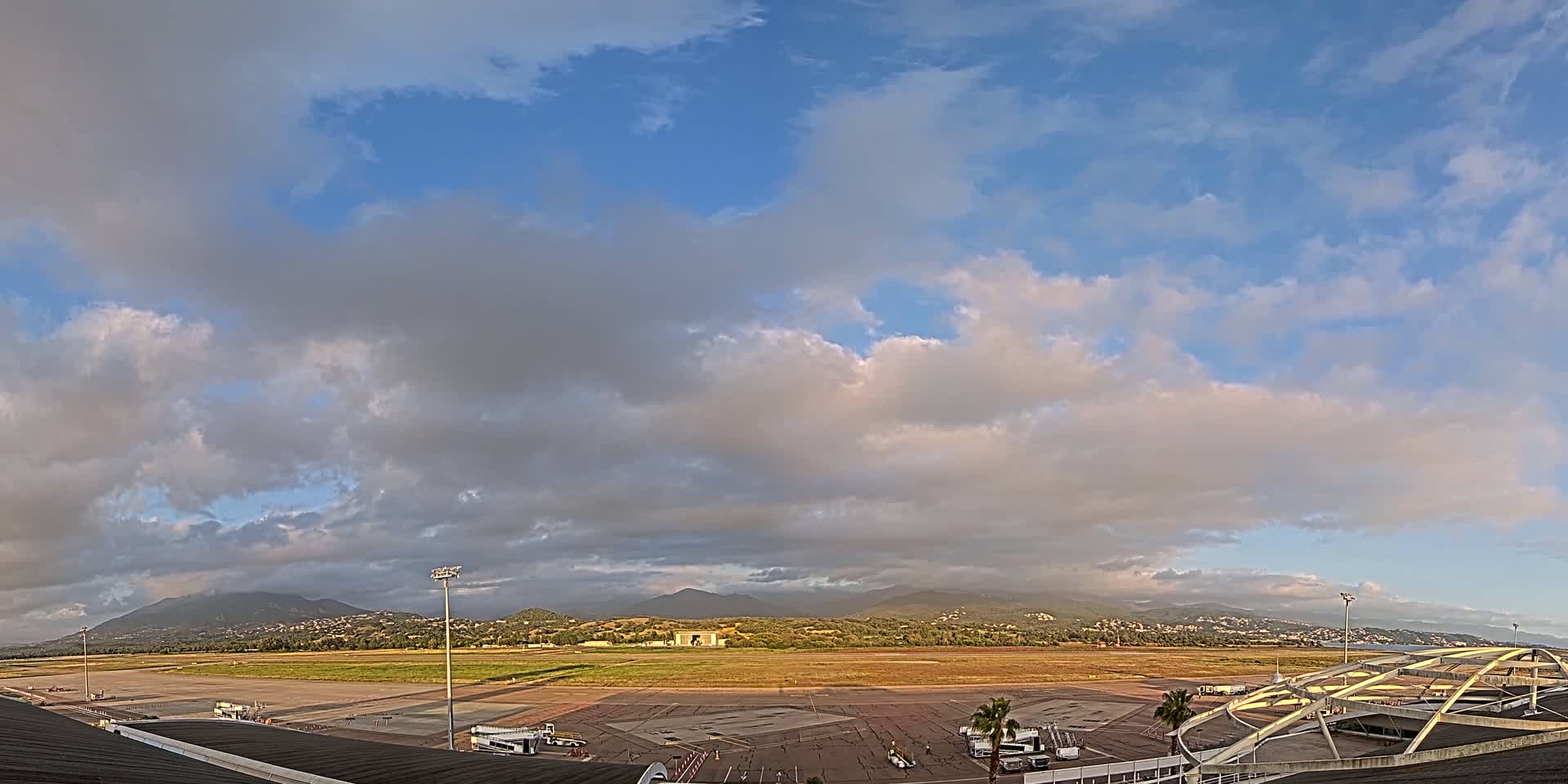 Aéroport Ajaccio Napoleon Bonaparte Airport Live Cam  AJA/LFKJ-  Ajaccio, Corse-du-Sud, Corse , France