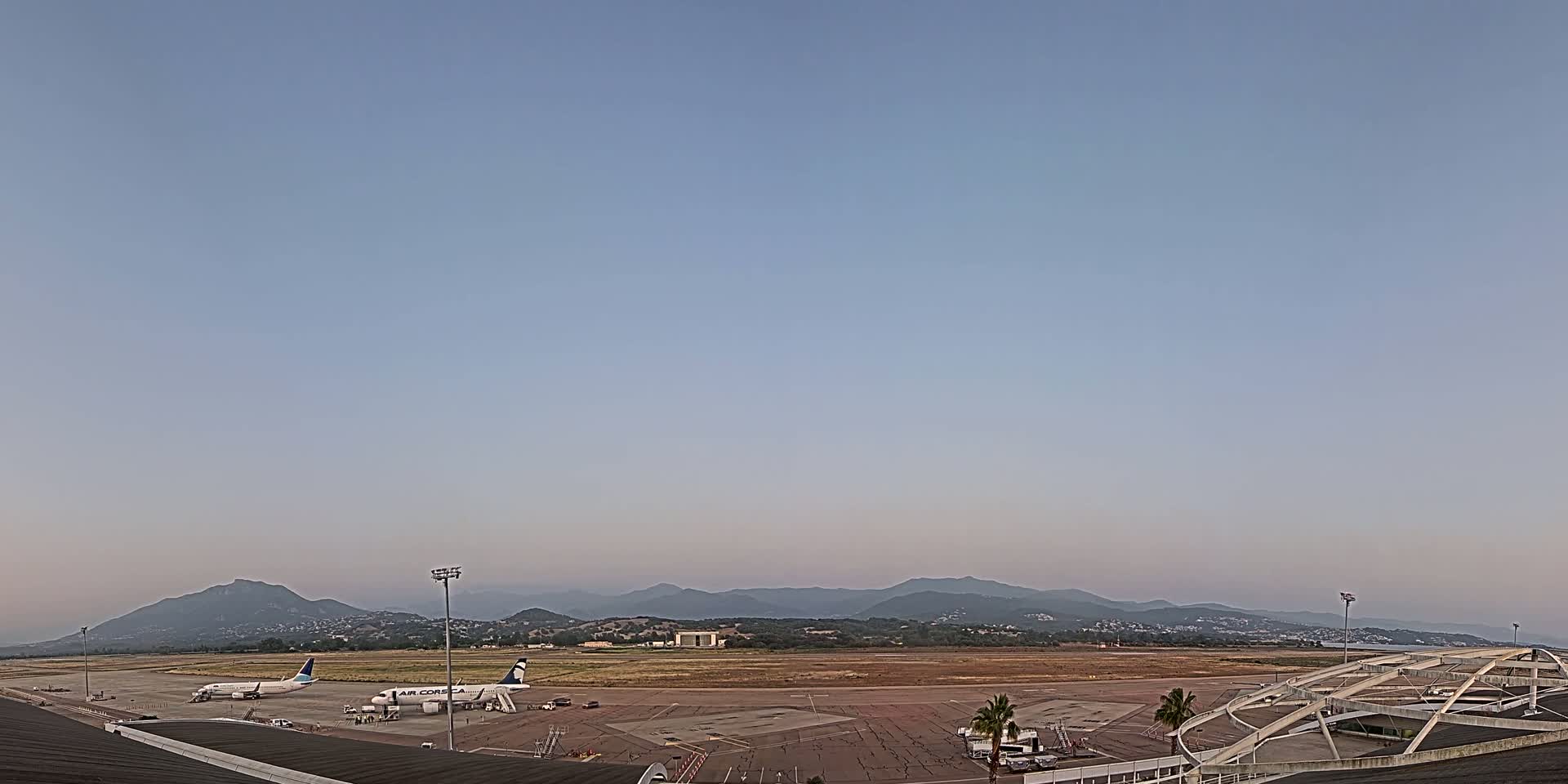 Aéroport Ajaccio Napoleon Bonaparte Airport Live Cam  AJA/LFKJ-  Ajaccio, Corse-du-Sud, Corse , France