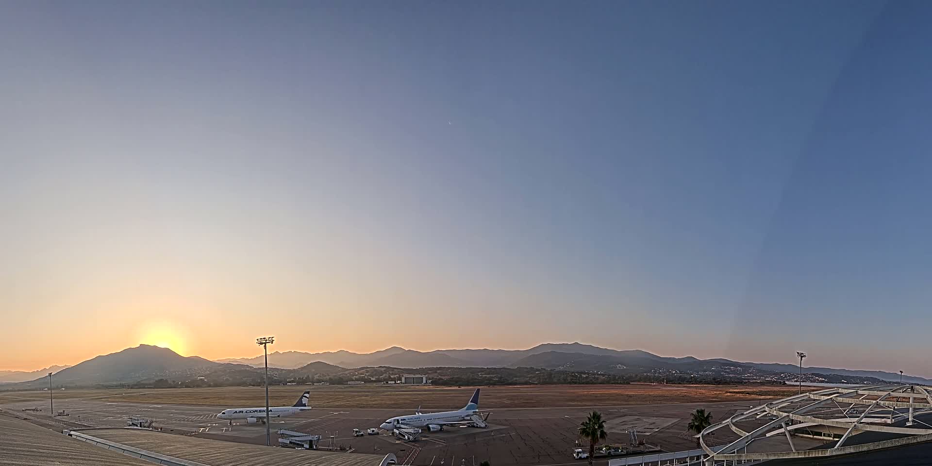 Aéroport Ajaccio Napoleon Bonaparte Airport Live Cam  AJA/LFKJ-  Ajaccio, Corse-du-Sud, Corse , France