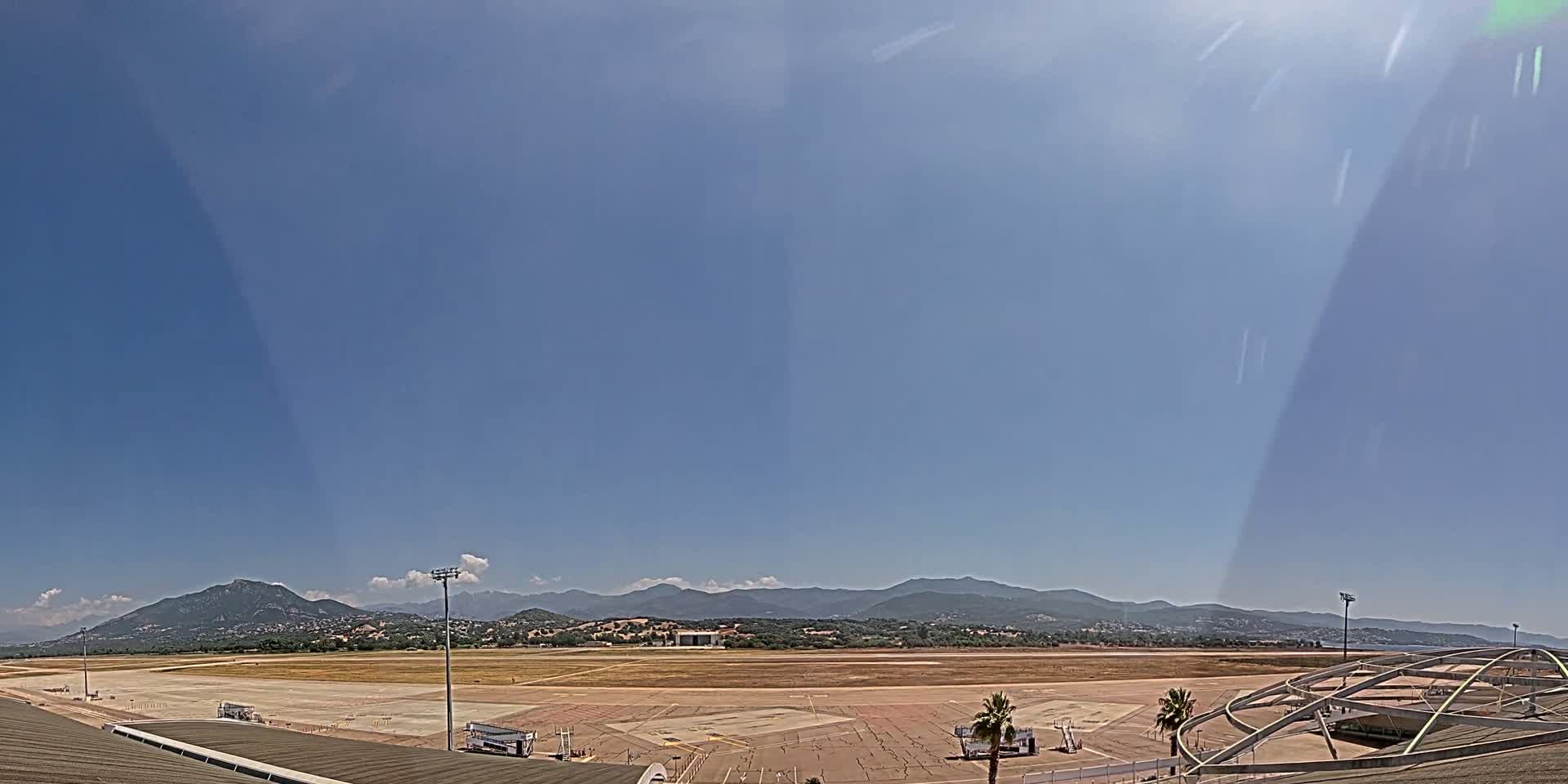 Aéroport Ajaccio Napoleon Bonaparte Airport Live Cam  AJA/LFKJ-  Ajaccio, Corse-du-Sud, Corse , France
