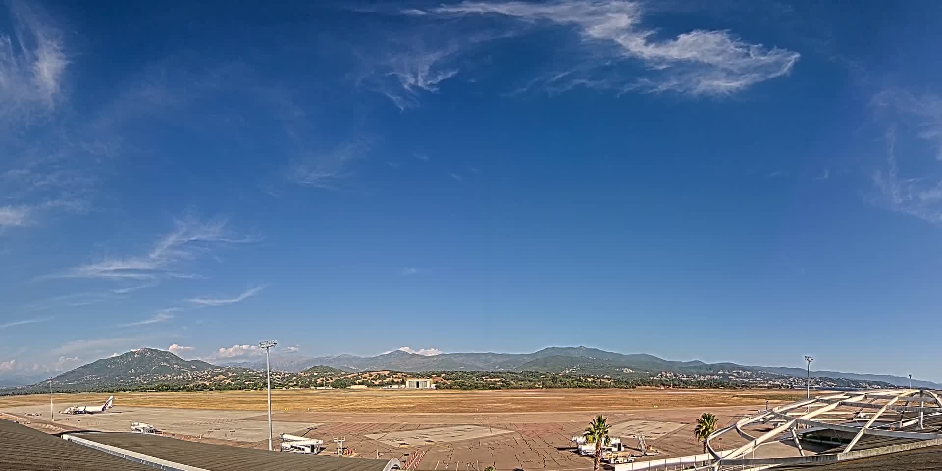 Aéroport Ajaccio Napoleon Bonaparte Airport Live Cam  AJA/LFKJ-  Ajaccio, Corse-du-Sud, Corse , France