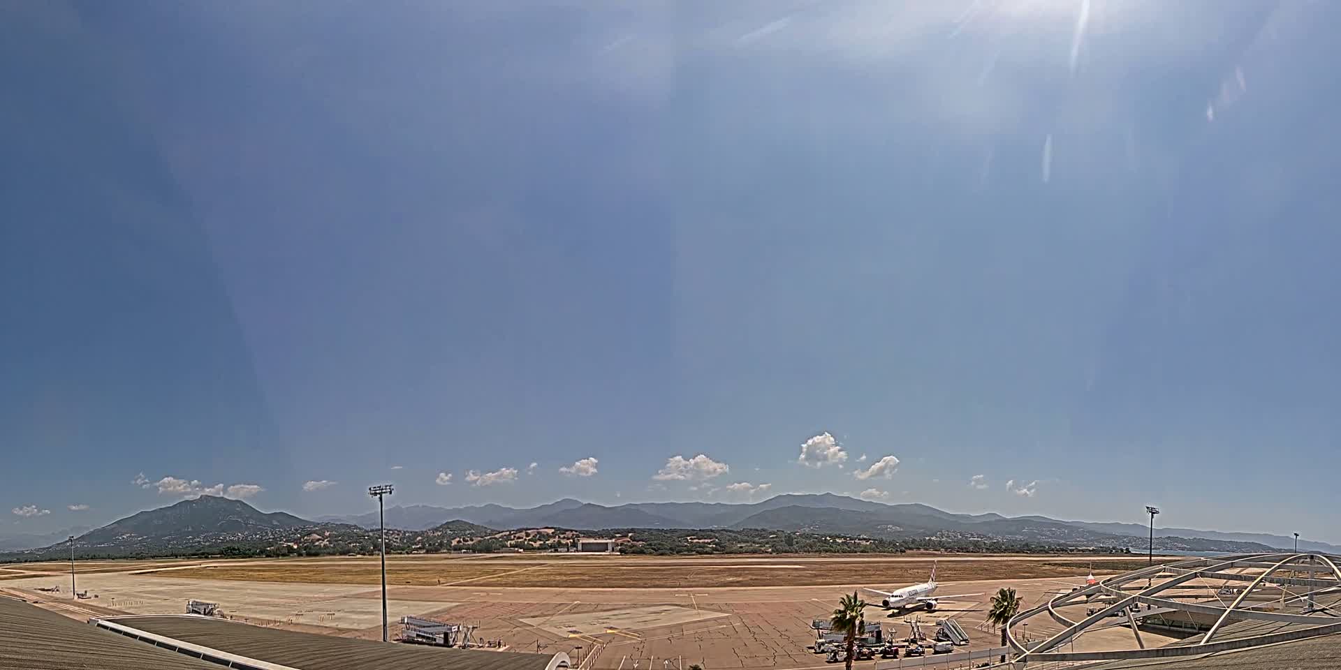 Aéroport Ajaccio Napoleon Bonaparte Airport Live Cam  AJA/LFKJ-  Ajaccio, Corse-du-Sud, Corse , France