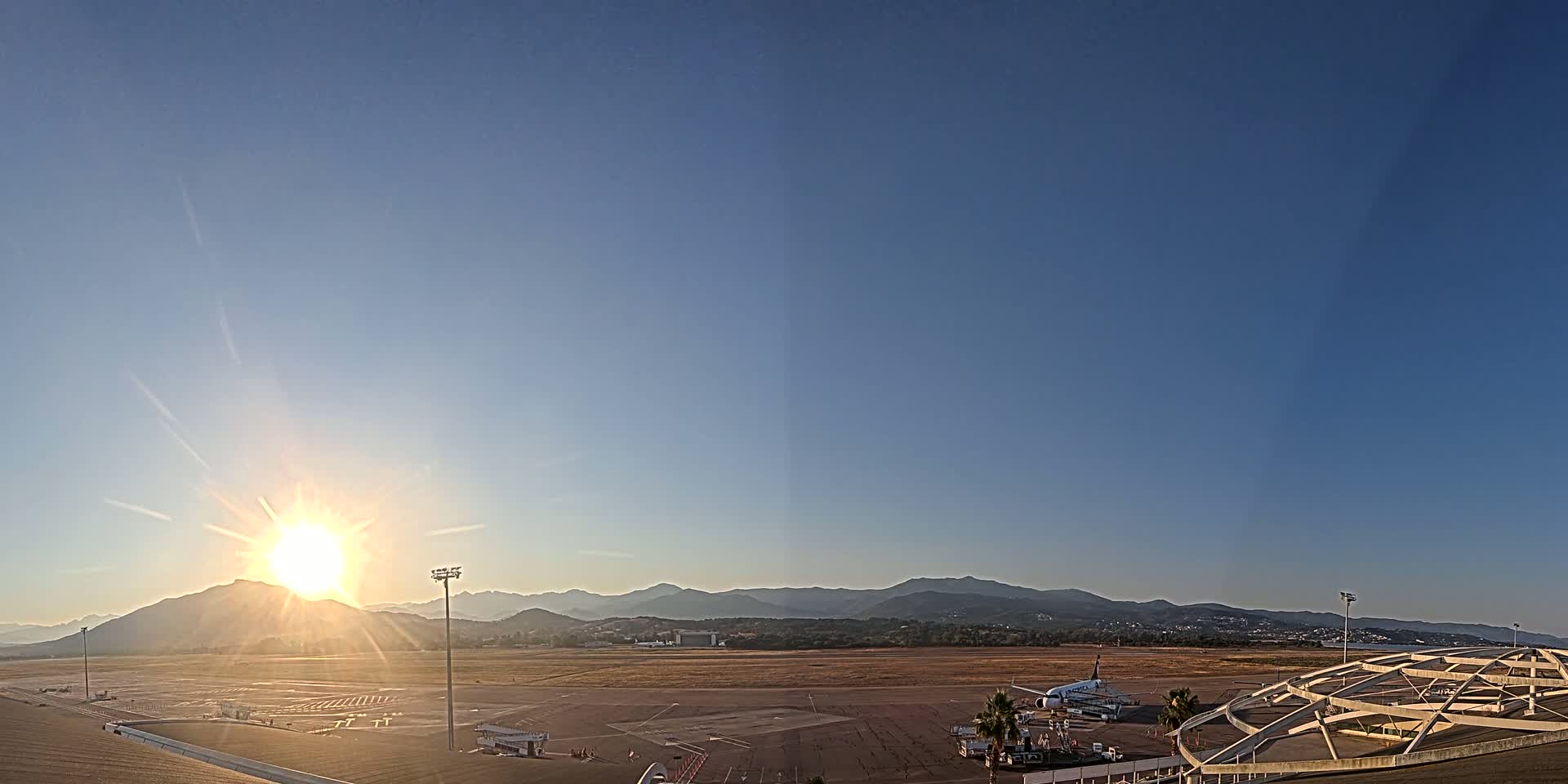 Aéroport Ajaccio Napoleon Bonaparte Airport Live Cam  AJA/LFKJ-  Ajaccio, Corse-du-Sud, Corse , France