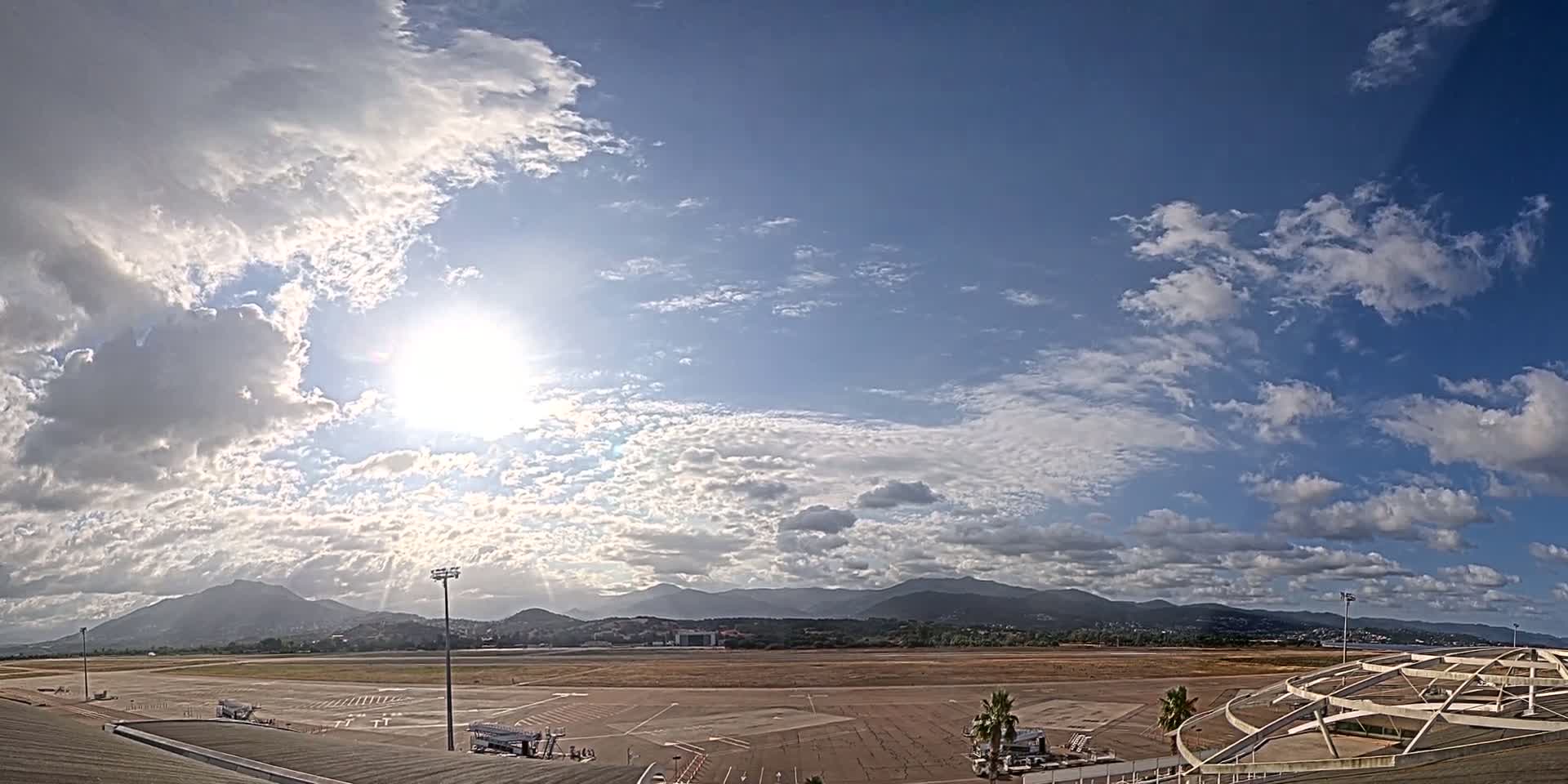 Aéroport Ajaccio Napoleon Bonaparte Airport Live Cam  AJA/LFKJ-  Ajaccio, Corse-du-Sud, Corse , France