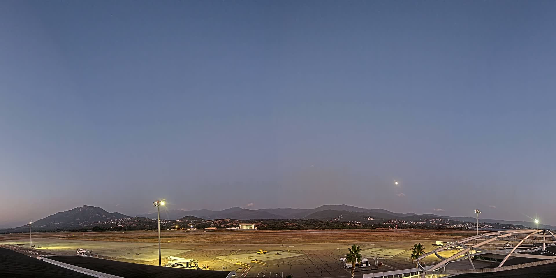 Aéroport Ajaccio Napoleon Bonaparte Airport Live Cam  AJA/LFKJ-  Ajaccio, Corse-du-Sud, Corse , France