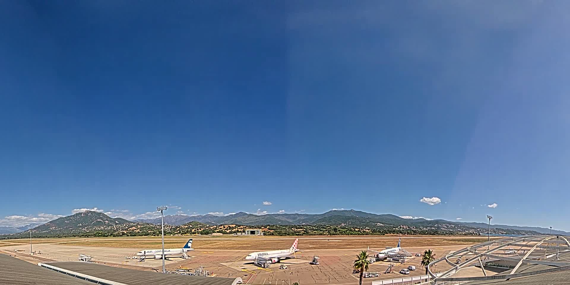 Aéroport Ajaccio Napoleon Bonaparte Airport Live Cam  AJA/LFKJ-  Ajaccio, Corse-du-Sud, Corse , France