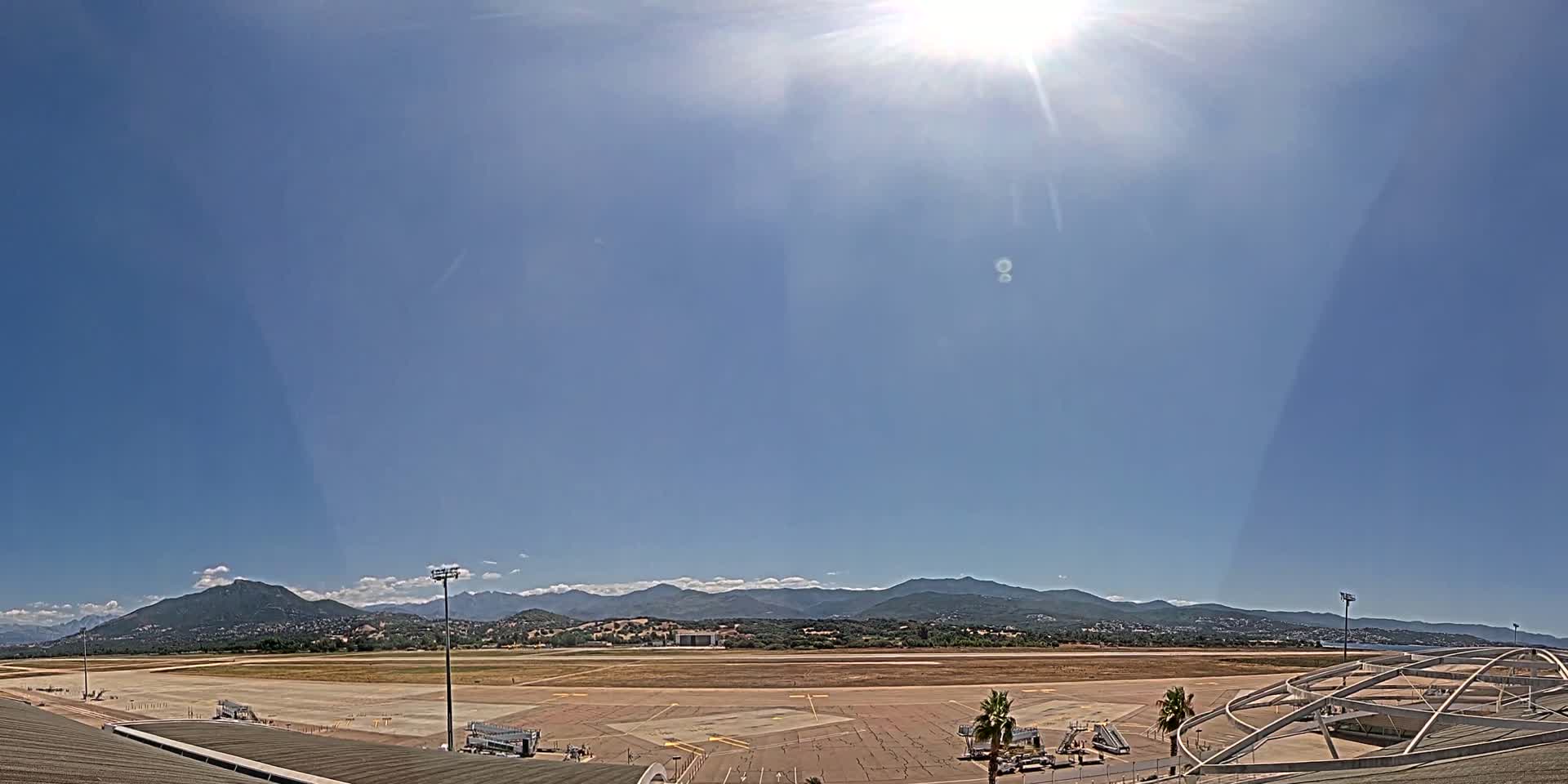 Aéroport Ajaccio Napoleon Bonaparte Airport Live Cam  AJA/LFKJ-  Ajaccio, Corse-du-Sud, Corse , France