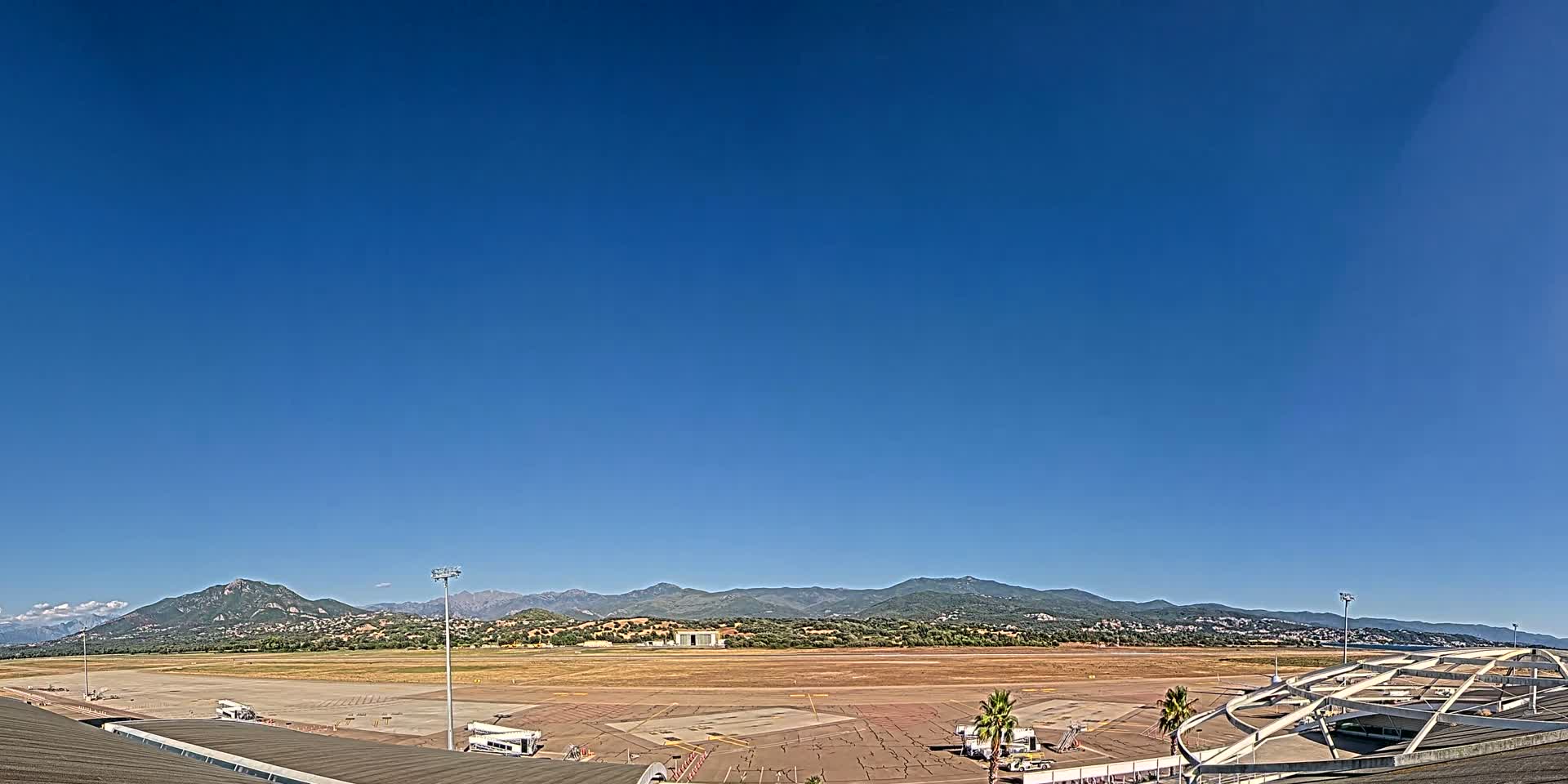 Aéroport Ajaccio Napoleon Bonaparte Airport Live Cam  AJA/LFKJ-  Ajaccio, Corse-du-Sud, Corse , France