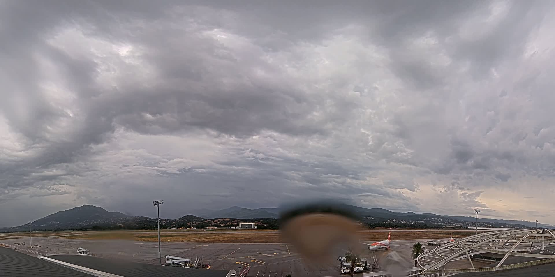 Aéroport Ajaccio Napoleon Bonaparte Airport Live Cam  AJA/LFKJ-  Ajaccio, Corse-du-Sud, Corse , France
