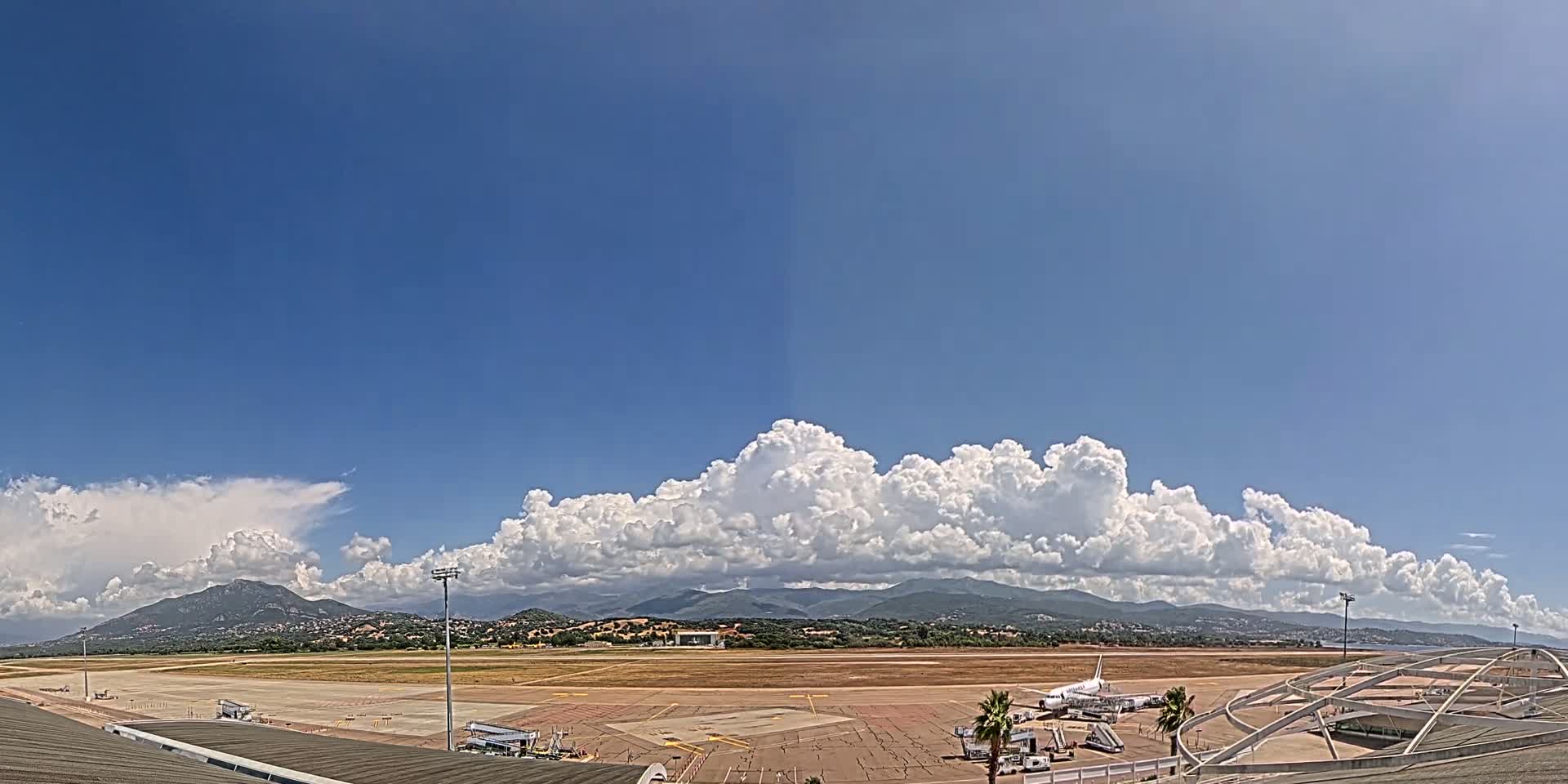 Aéroport Ajaccio Napoleon Bonaparte Airport Live Cam  AJA/LFKJ-  Ajaccio, Corse-du-Sud, Corse , France