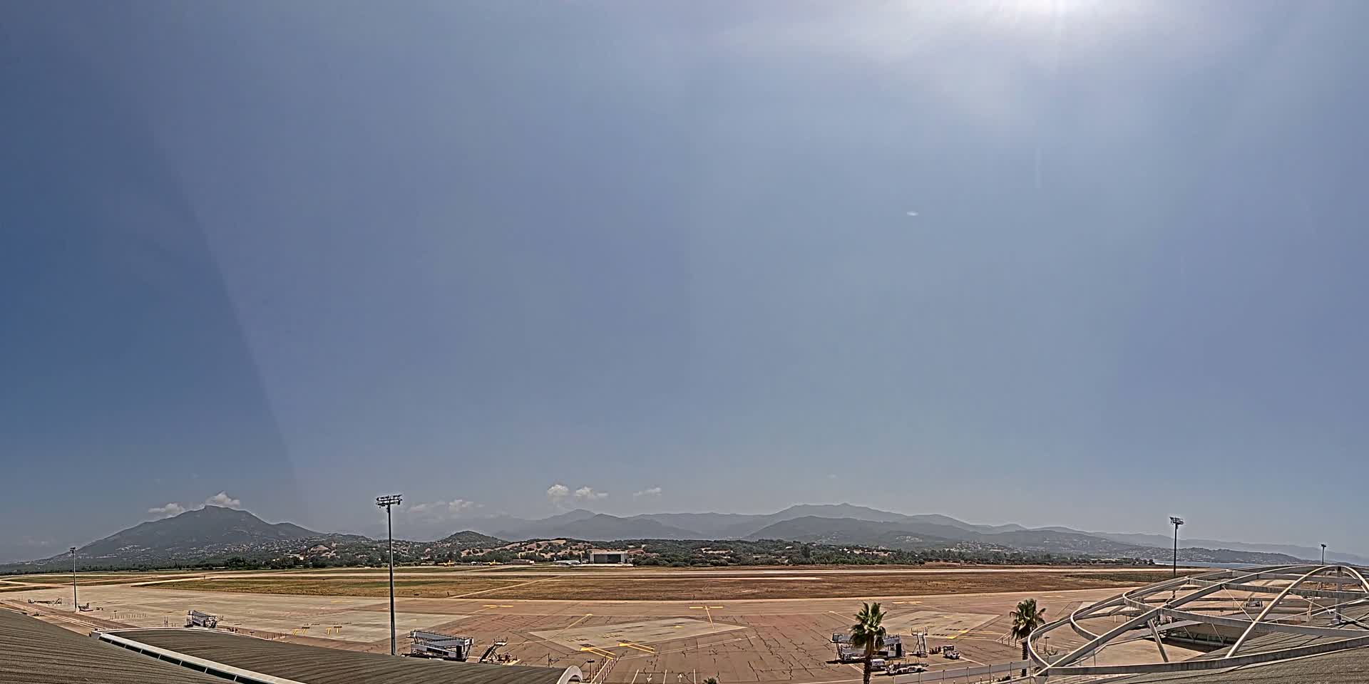 Aéroport Ajaccio Napoleon Bonaparte Airport Live Cam  AJA/LFKJ-  Ajaccio, Corse-du-Sud, Corse , France