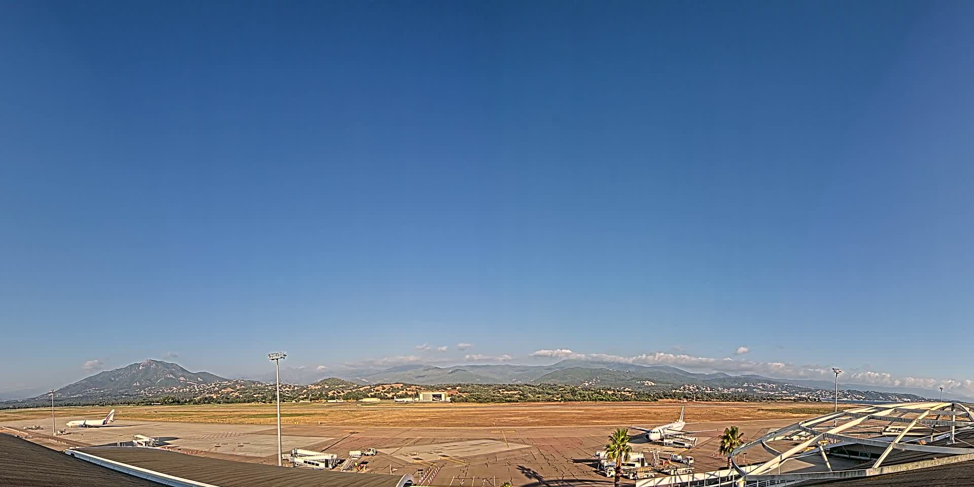 Aéroport Ajaccio Napoleon Bonaparte Airport Live Cam  AJA/LFKJ-  Ajaccio, Corse-du-Sud, Corse , France
