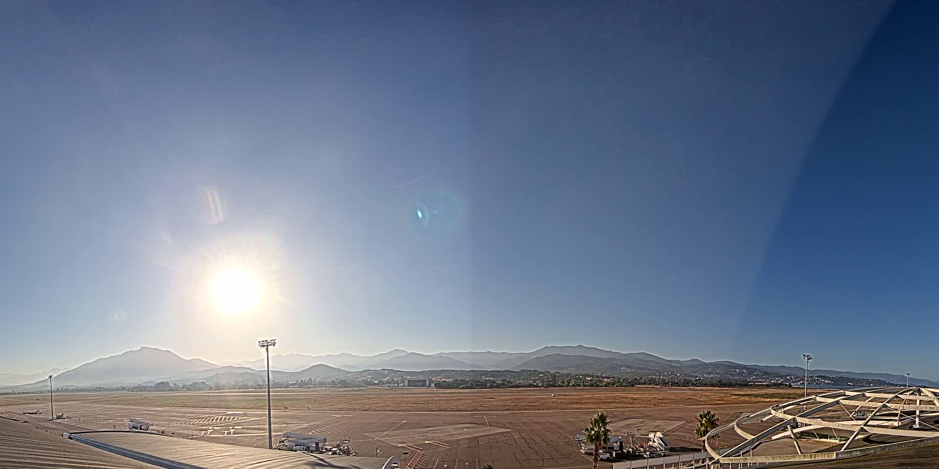 Aéroport Ajaccio Napoleon Bonaparte Airport Live Cam  AJA/LFKJ-  Ajaccio, Corse-du-Sud, Corse , France