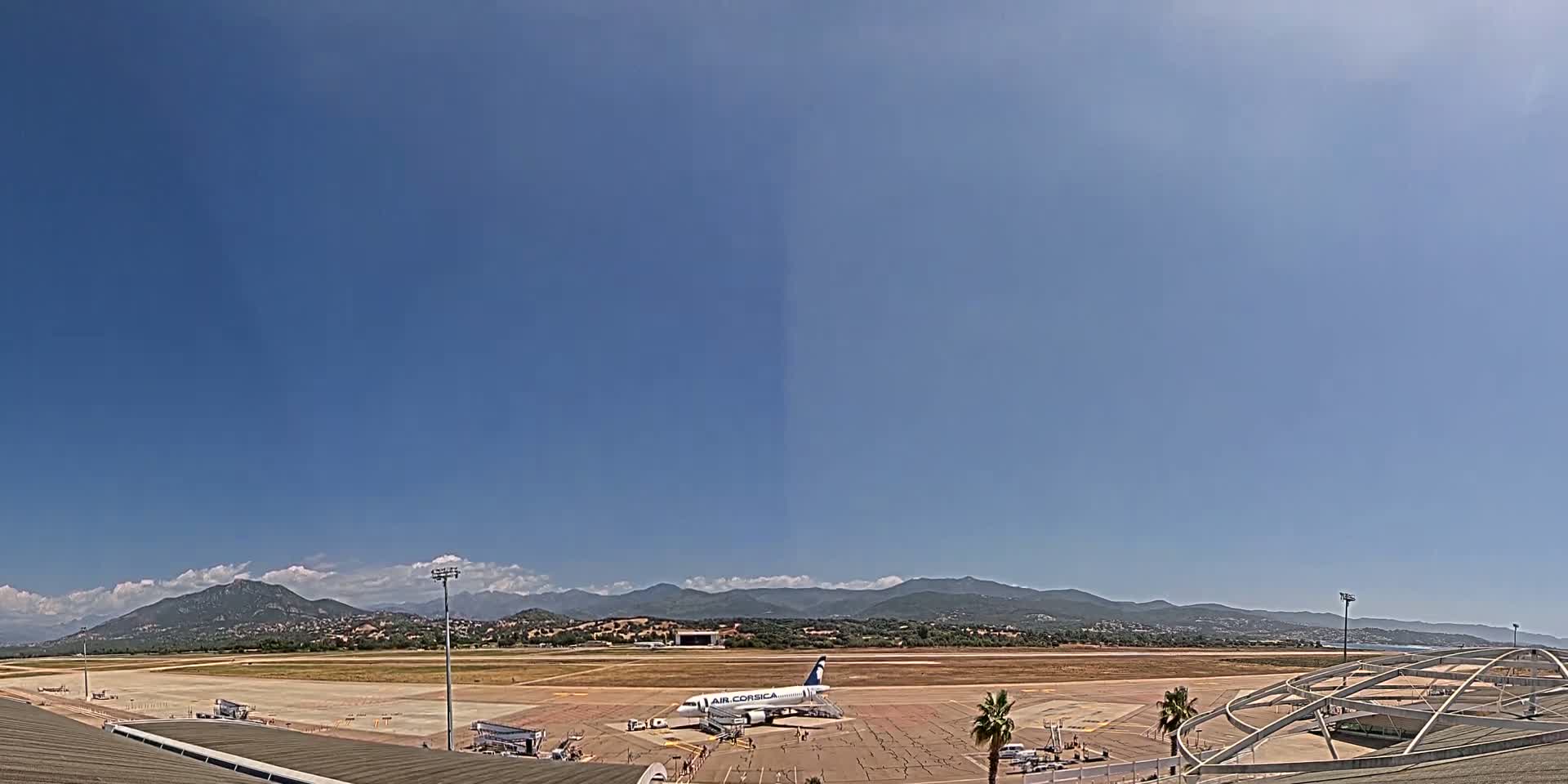Aéroport Ajaccio Napoleon Bonaparte Airport Live Cam  AJA/LFKJ-  Ajaccio, Corse-du-Sud, Corse , France