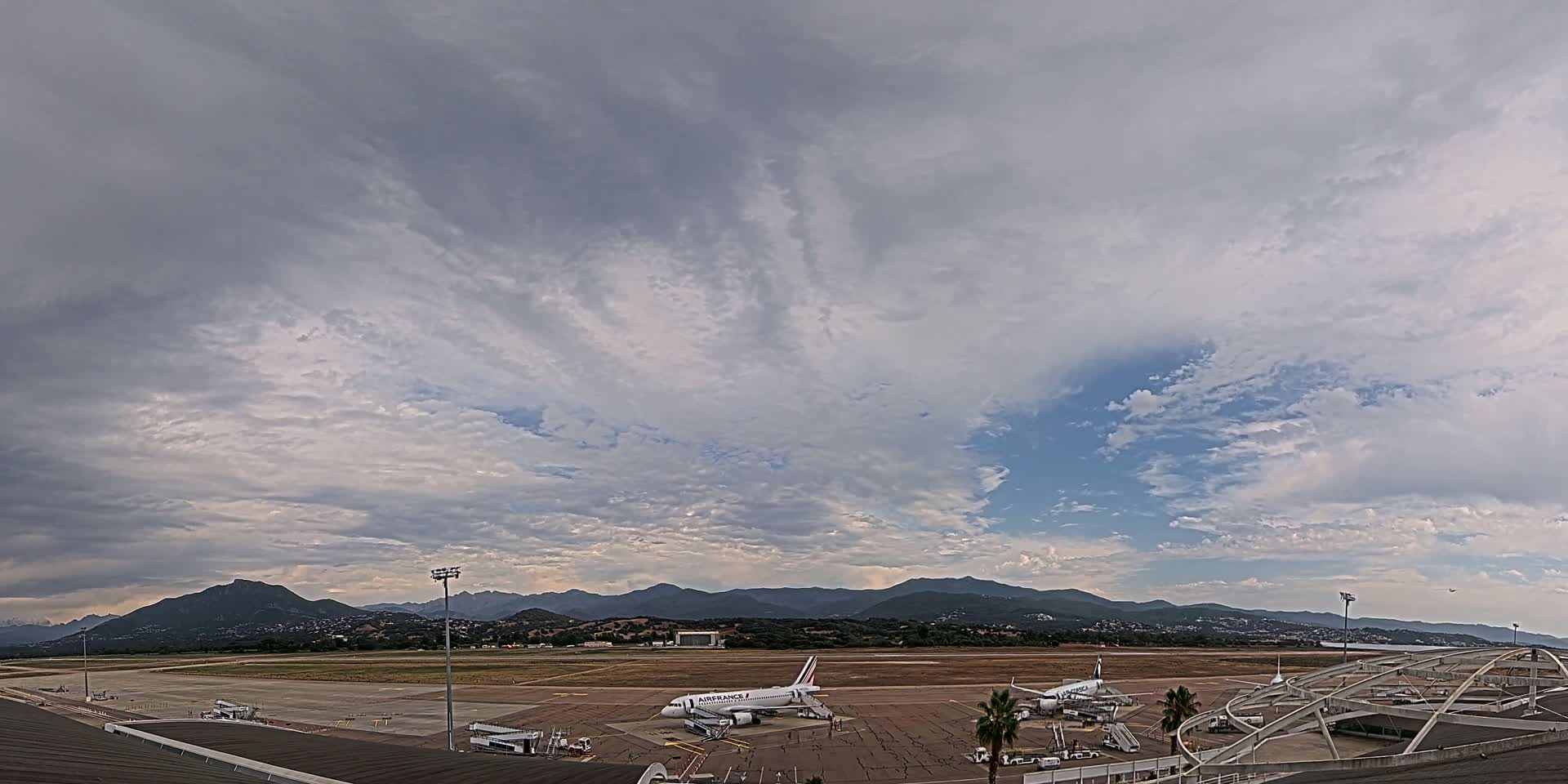 Aéroport Ajaccio Napoleon Bonaparte Airport Live Cam  AJA/LFKJ-  Ajaccio, Corse-du-Sud, Corse , France