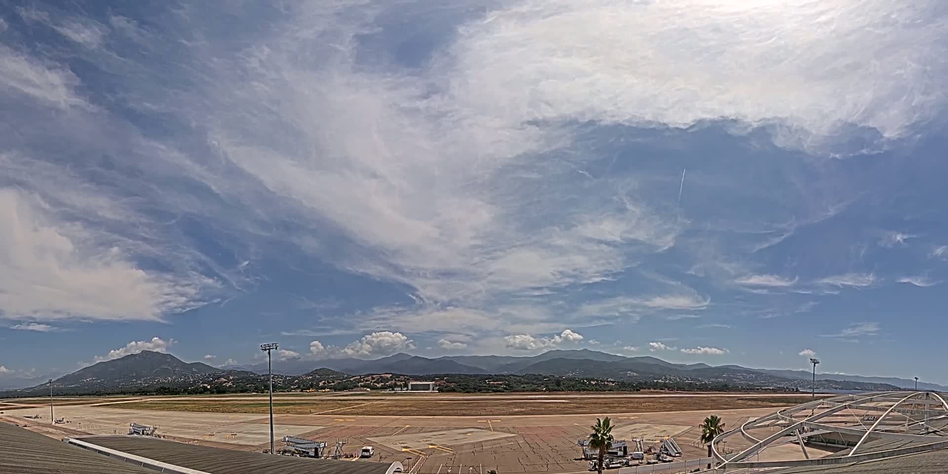 Aéroport Ajaccio Napoleon Bonaparte Airport Live Cam  AJA/LFKJ-  Ajaccio, Corse-du-Sud, Corse , France