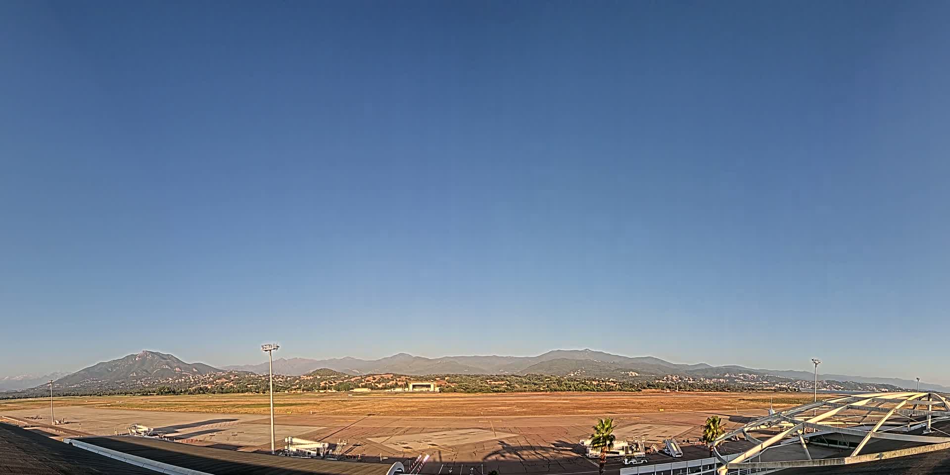 Aéroport Ajaccio Napoleon Bonaparte Airport Live Cam  AJA/LFKJ-  Ajaccio, Corse-du-Sud, Corse , France