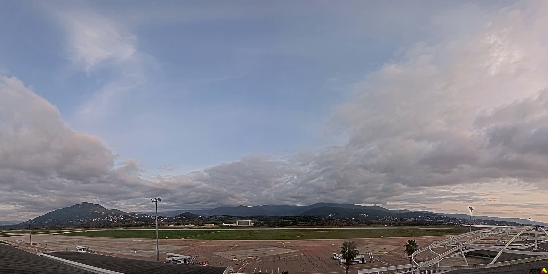 Aéroport Ajaccio Napoleon Bonaparte Airport Live Cam  AJA/LFKJ-  Ajaccio, Corse-du-Sud, Corse , France
