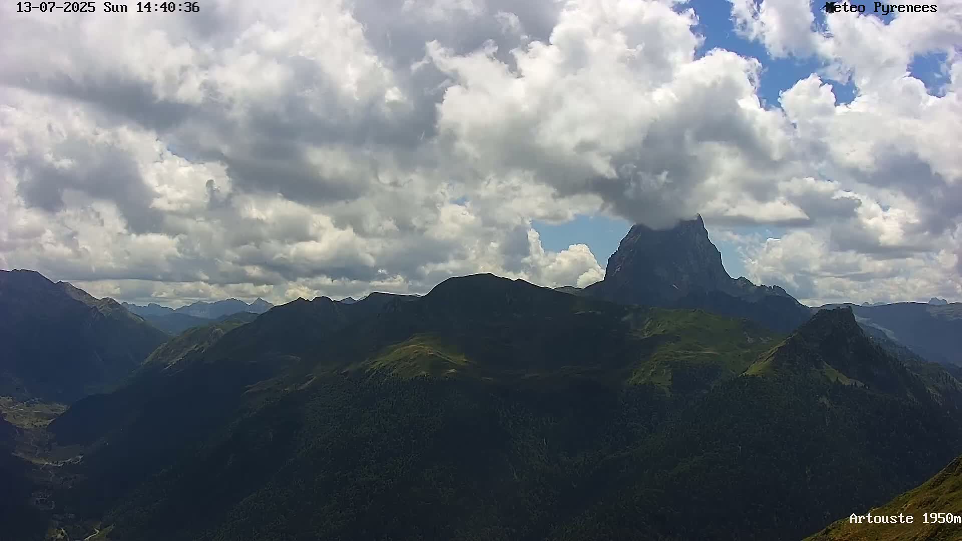 Laruns, Artouste Mount Live Cam - Oloron-Sainte-Marie, Pyrenees-Atlantiques, Nouvelle-Aquitaine, France