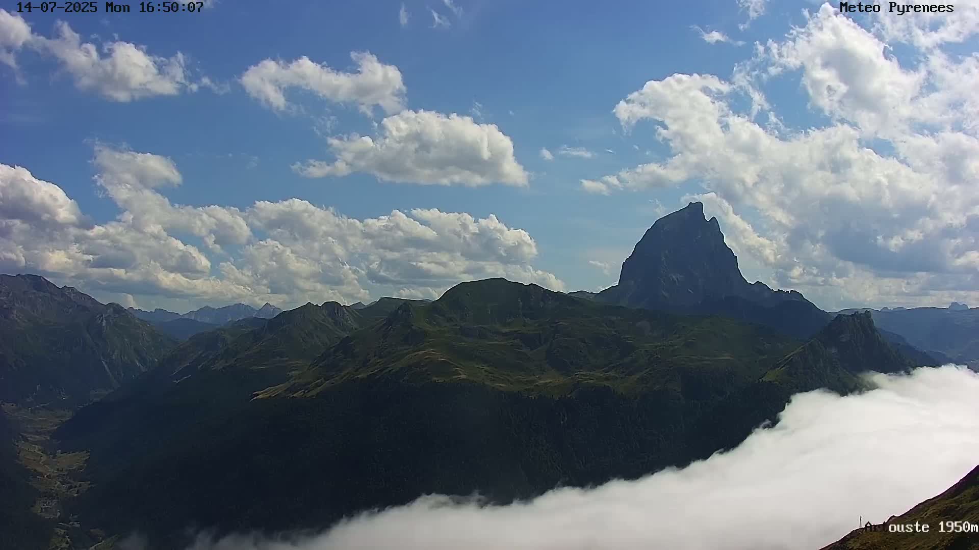 Laruns, Artouste Mount Live Cam - Oloron-Sainte-Marie, Pyrenees-Atlantiques, Nouvelle-Aquitaine, France