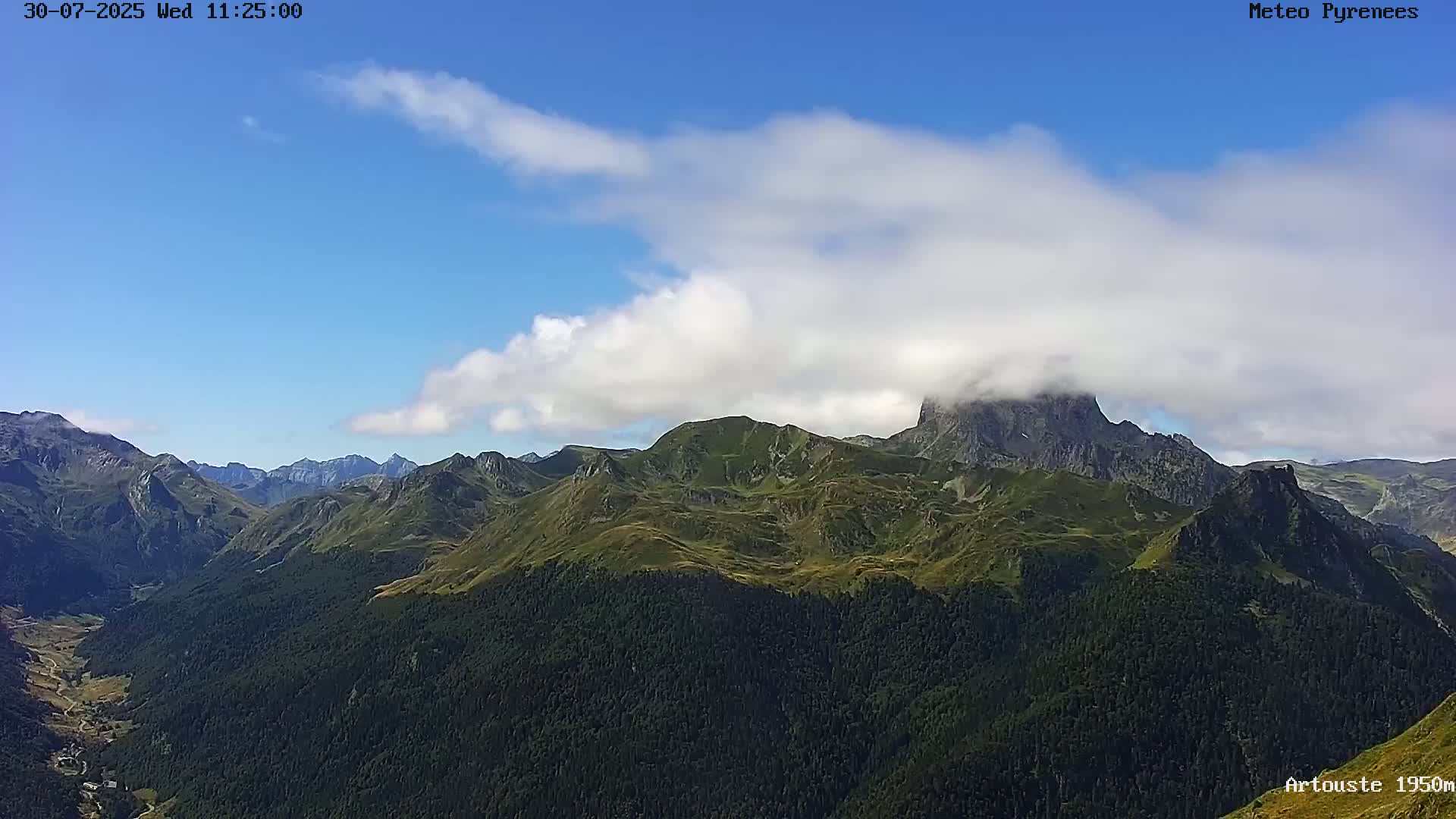 Laruns, Artouste Mount Live Cam - Oloron-Sainte-Marie, Pyrenees-Atlantiques, Nouvelle-Aquitaine, France