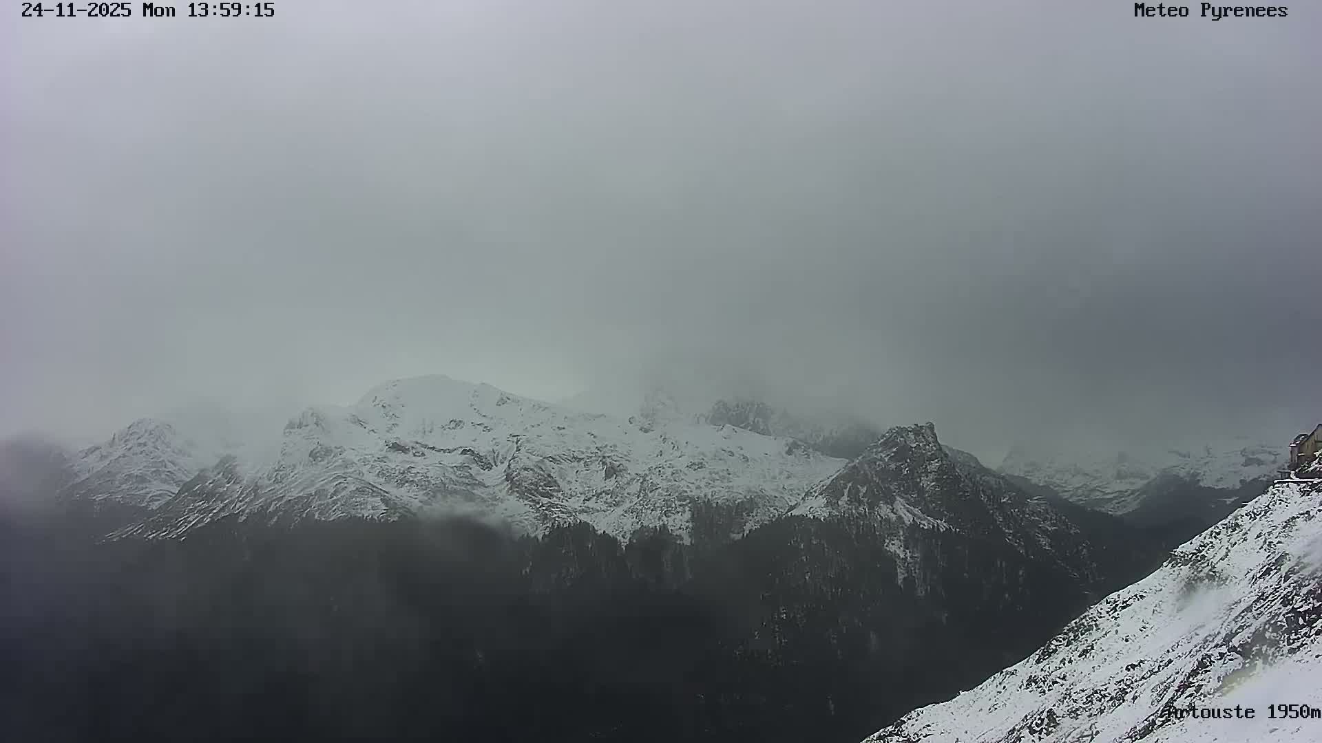 Laruns, Artouste Mount Live Cam - Oloron-Sainte-Marie, Pyrenees-Atlantiques, Nouvelle-Aquitaine, France