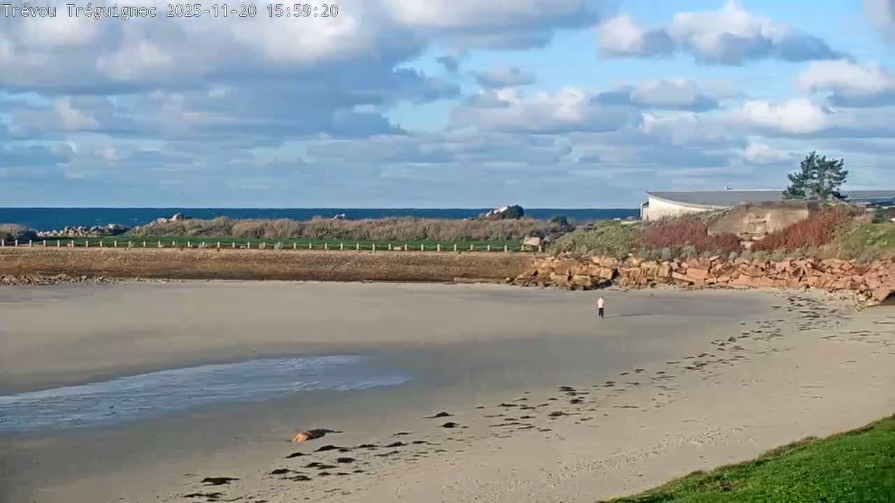 Trévou-Tréguignec, Plage de Trestel Beach Live Cam - Lannion, Côtes-d'Armor, Bretagne, France