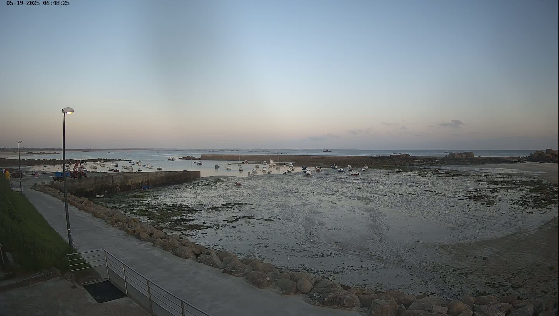 Plouescat, Porsguen Coast Live Cam - Brest, Finistre, Bretagne, France