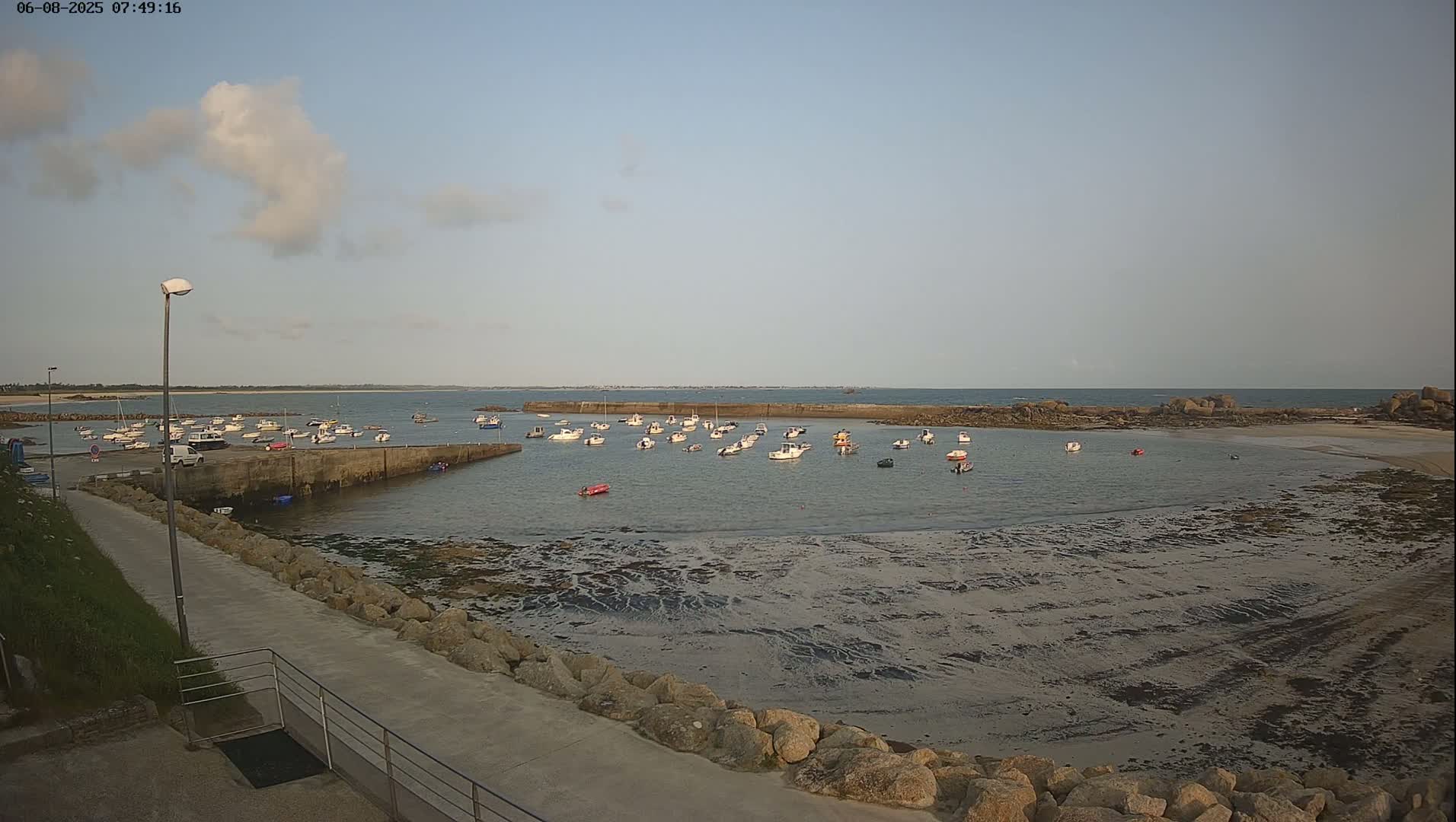 Plouescat, Porsguen Coast Live Cam - Brest, Finistre, Bretagne, France