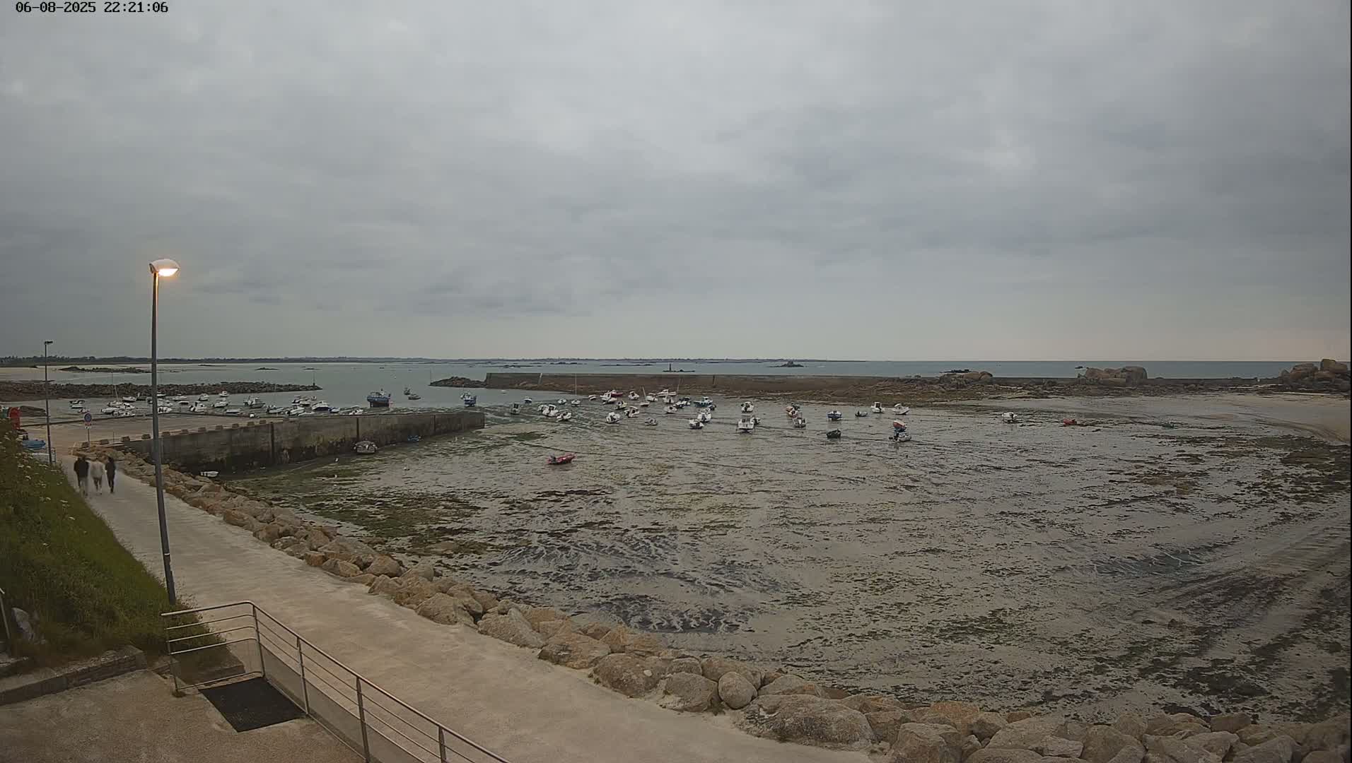Plouescat, Porsguen Coast Live Cam - Brest, Finistre, Bretagne, France