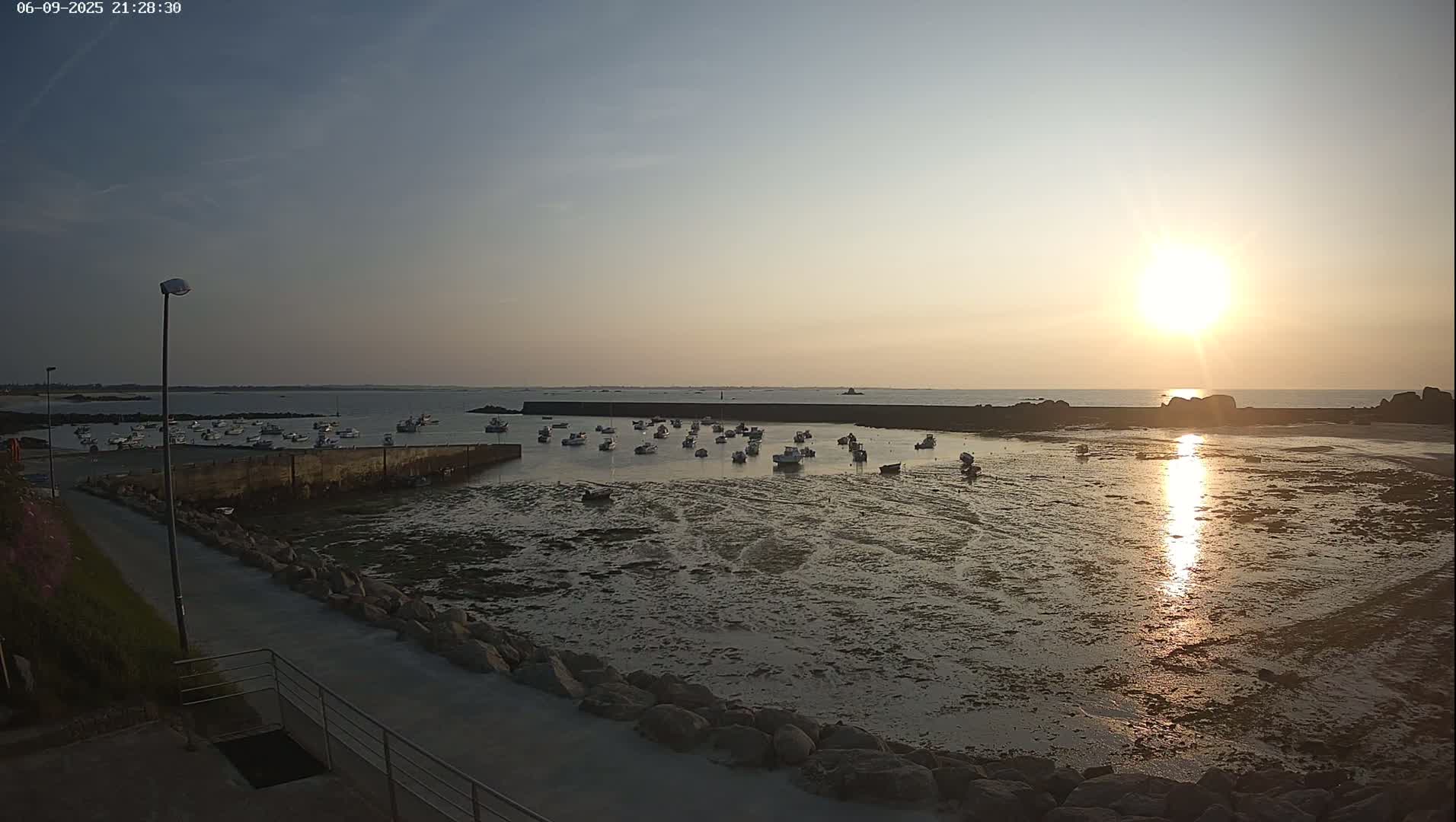 Plouescat, Porsguen Coast Live Cam - Brest, Finistre, Bretagne, France