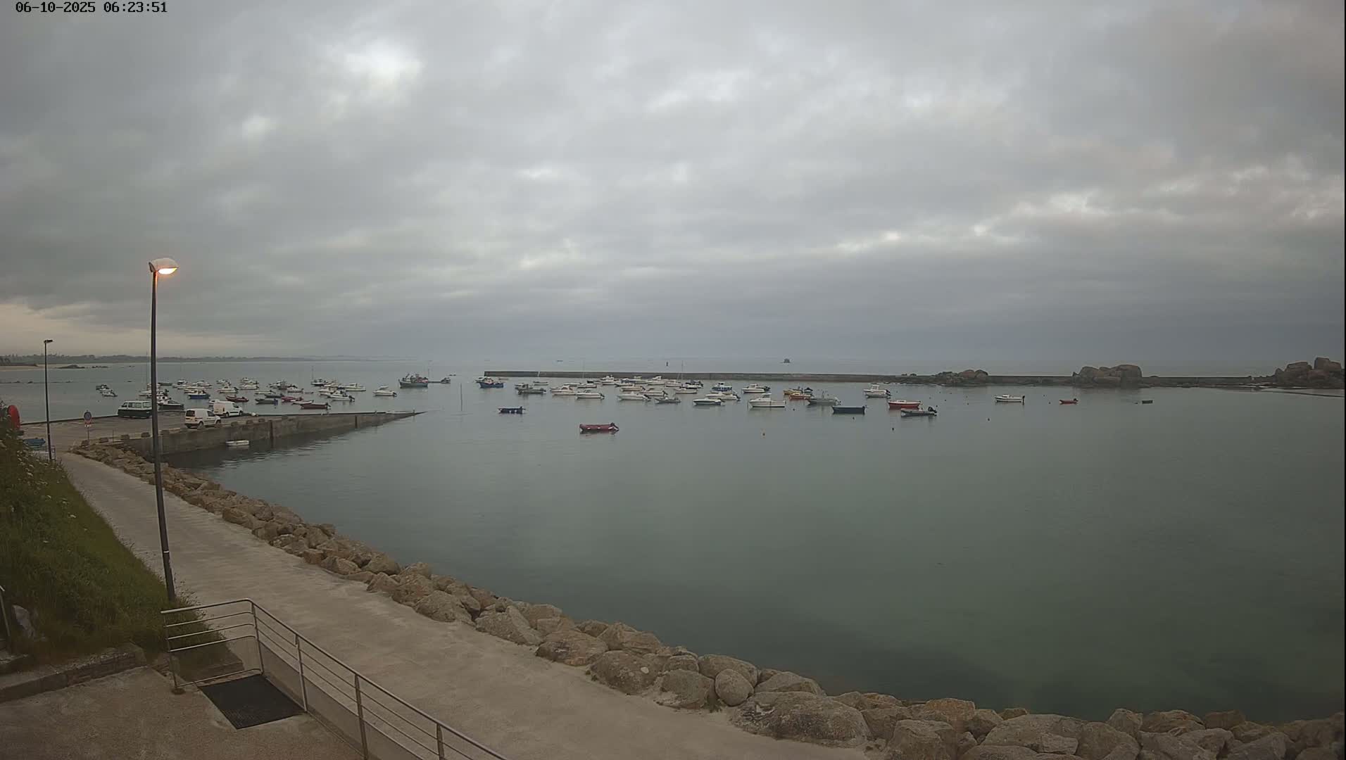 Plouescat, Porsguen Coast Live Cam - Brest, Finistre, Bretagne, France