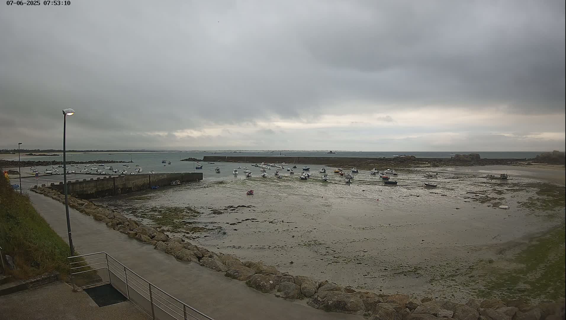 Plouescat, Porsguen Coast Live Cam - Brest, Finistre, Bretagne, France