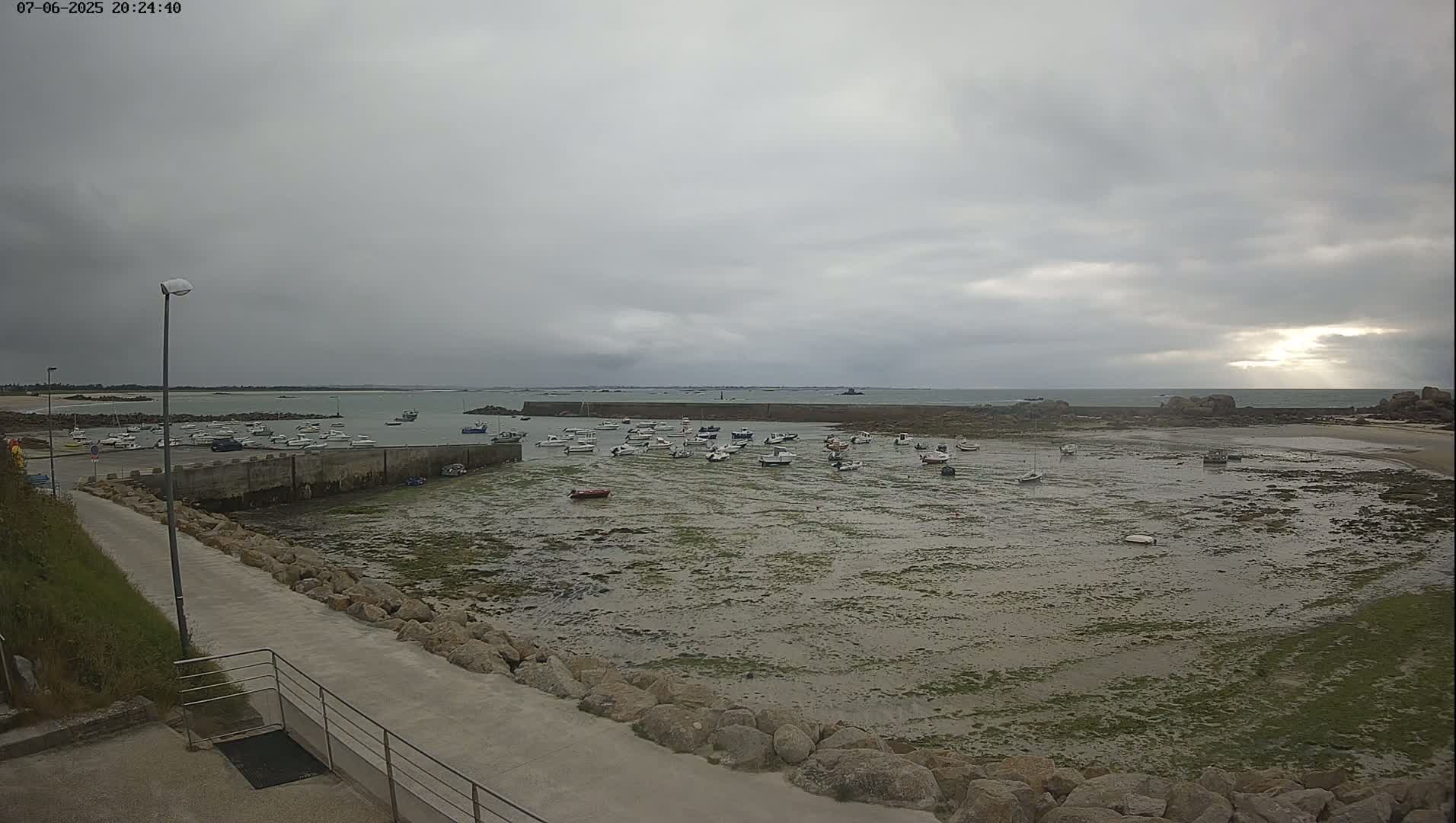 Plouescat, Porsguen Coast Live Cam - Brest, Finistre, Bretagne, France