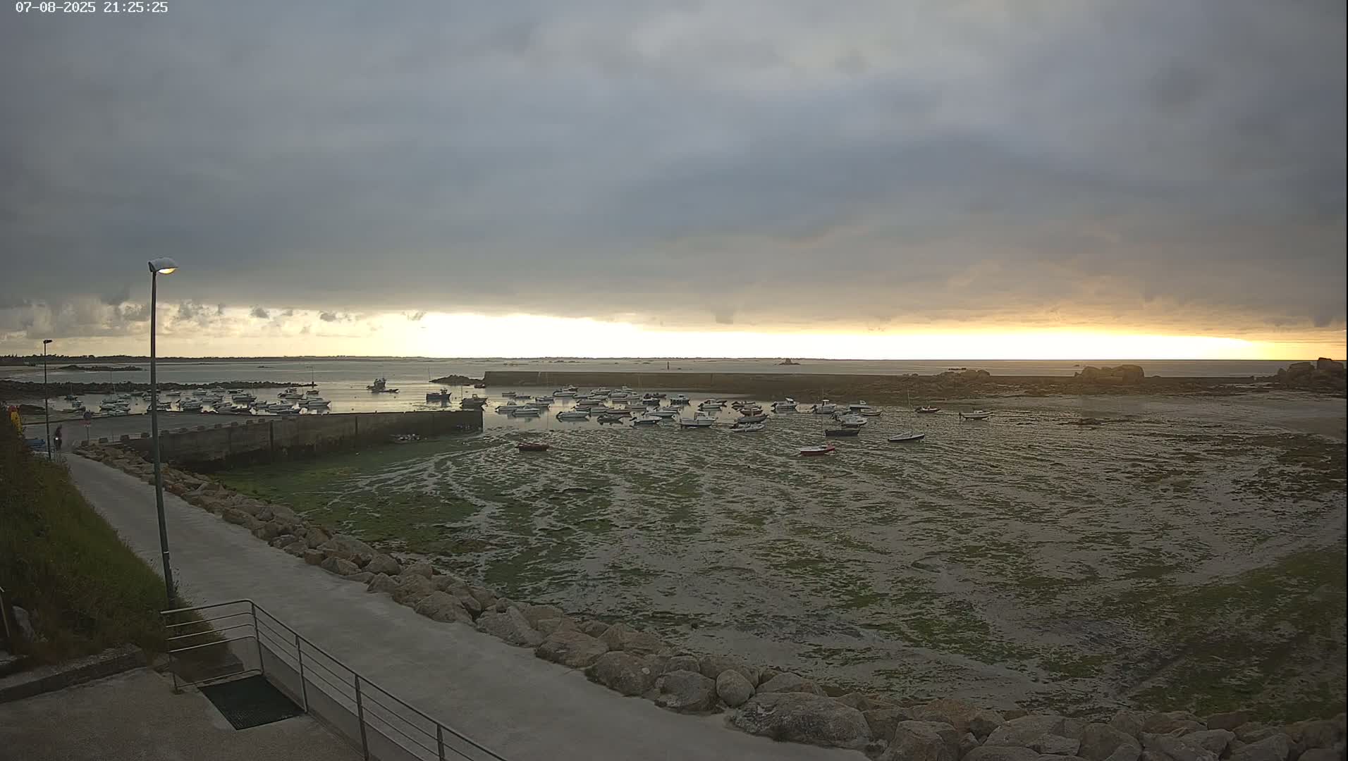Plouescat, Porsguen Coast Live Cam - Brest, Finistre, Bretagne, France