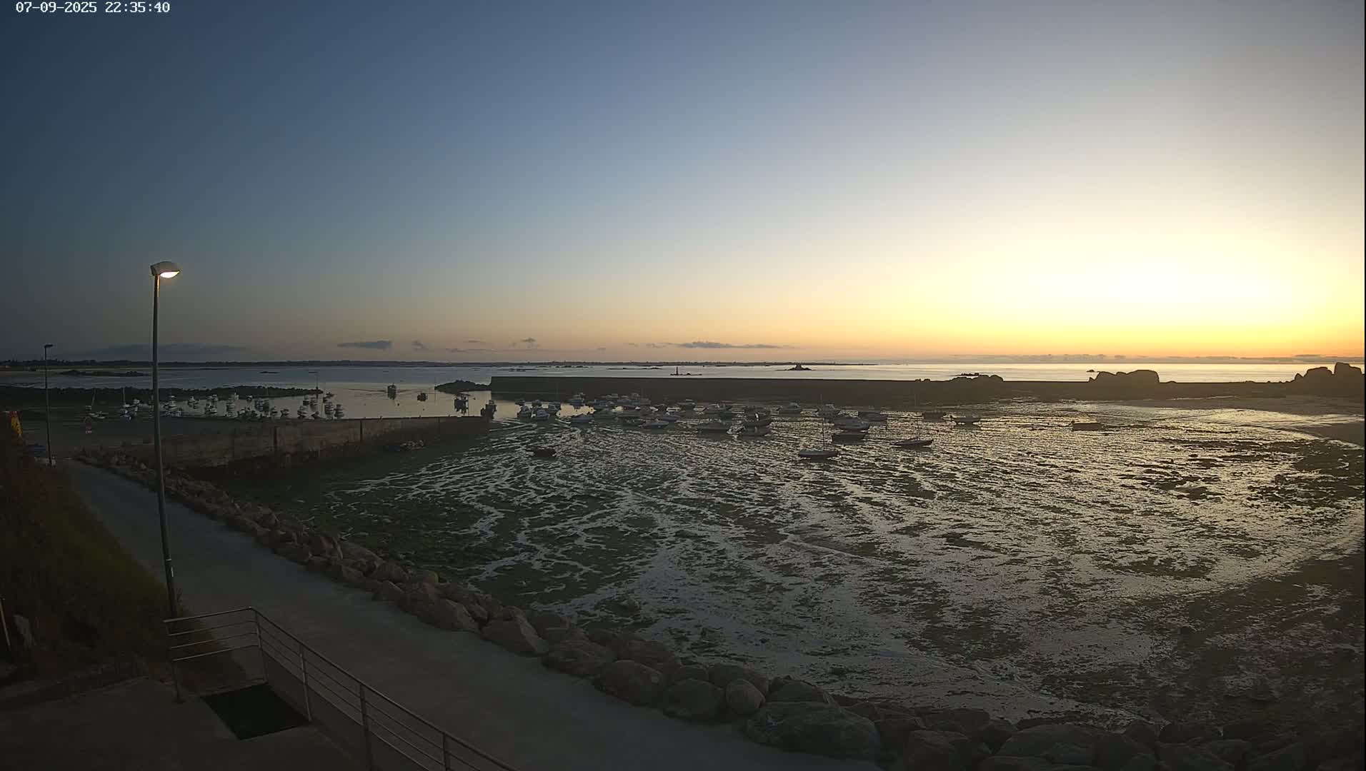 Plouescat, Porsguen Coast Live Cam - Brest, Finistre, Bretagne, France