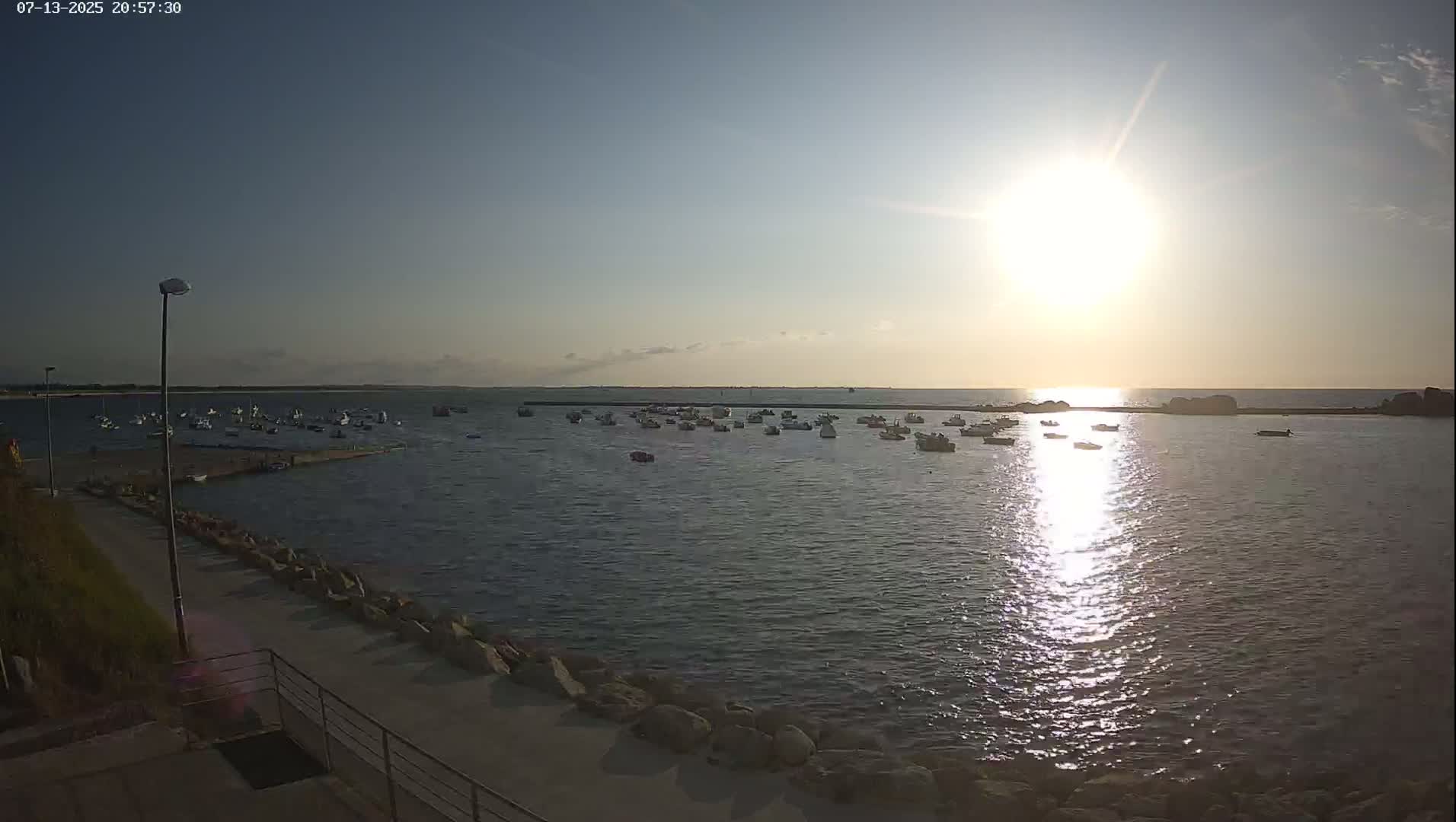 Plouescat, Porsguen Coast Live Cam - Brest, Finistre, Bretagne, France