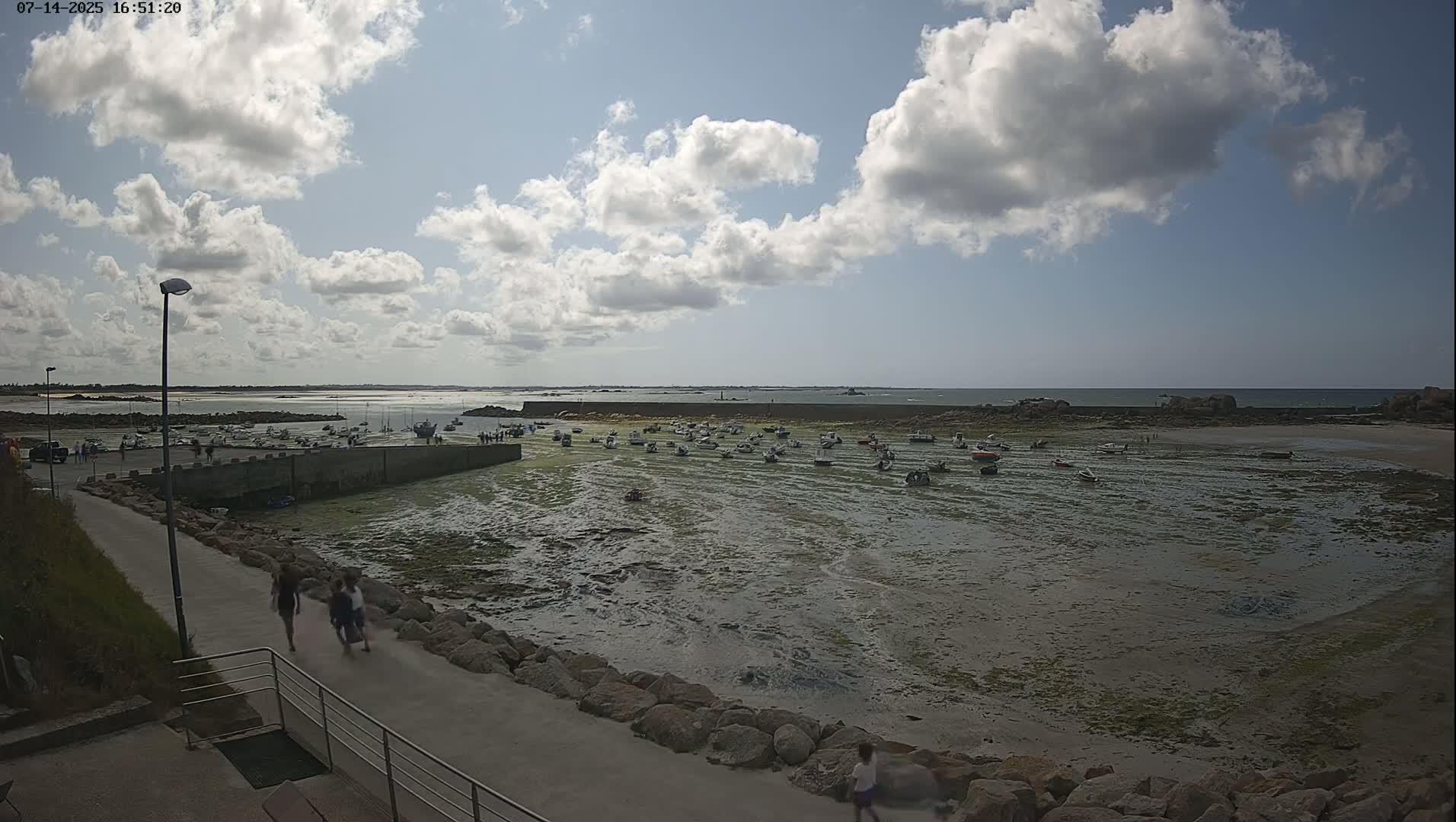Plouescat, Porsguen Coast Live Cam - Brest, Finistre, Bretagne, France