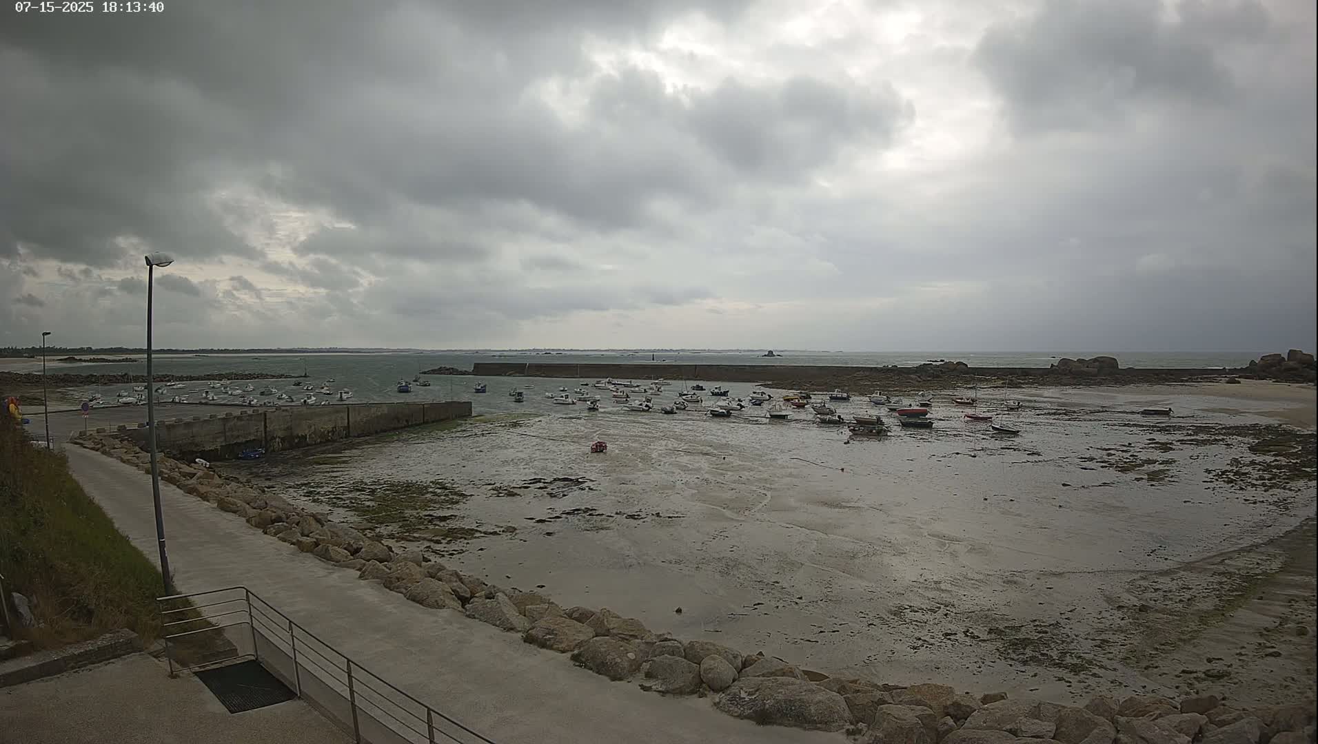 Plouescat, Porsguen Coast Live Cam - Brest, Finistre, Bretagne, France