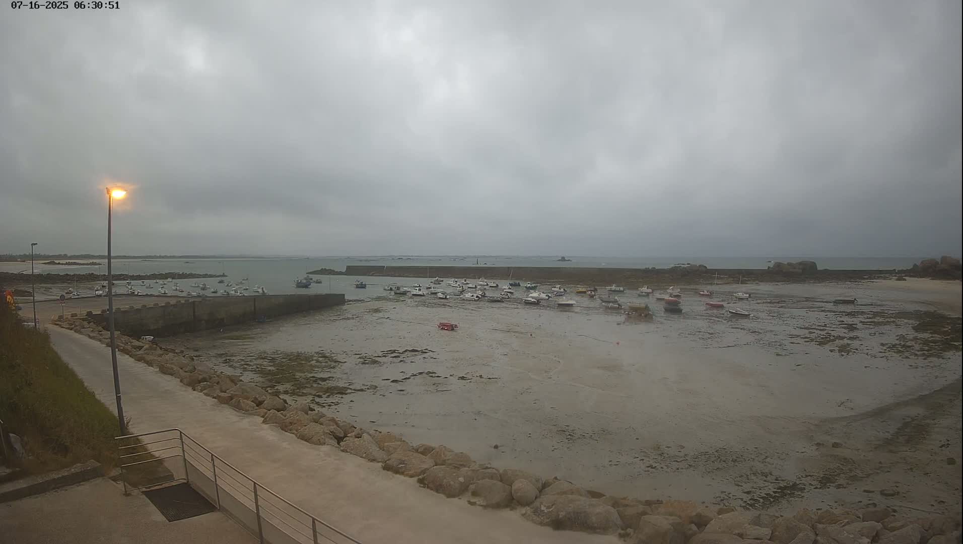 Plouescat, Porsguen Coast Live Cam - Brest, Finistre, Bretagne, France